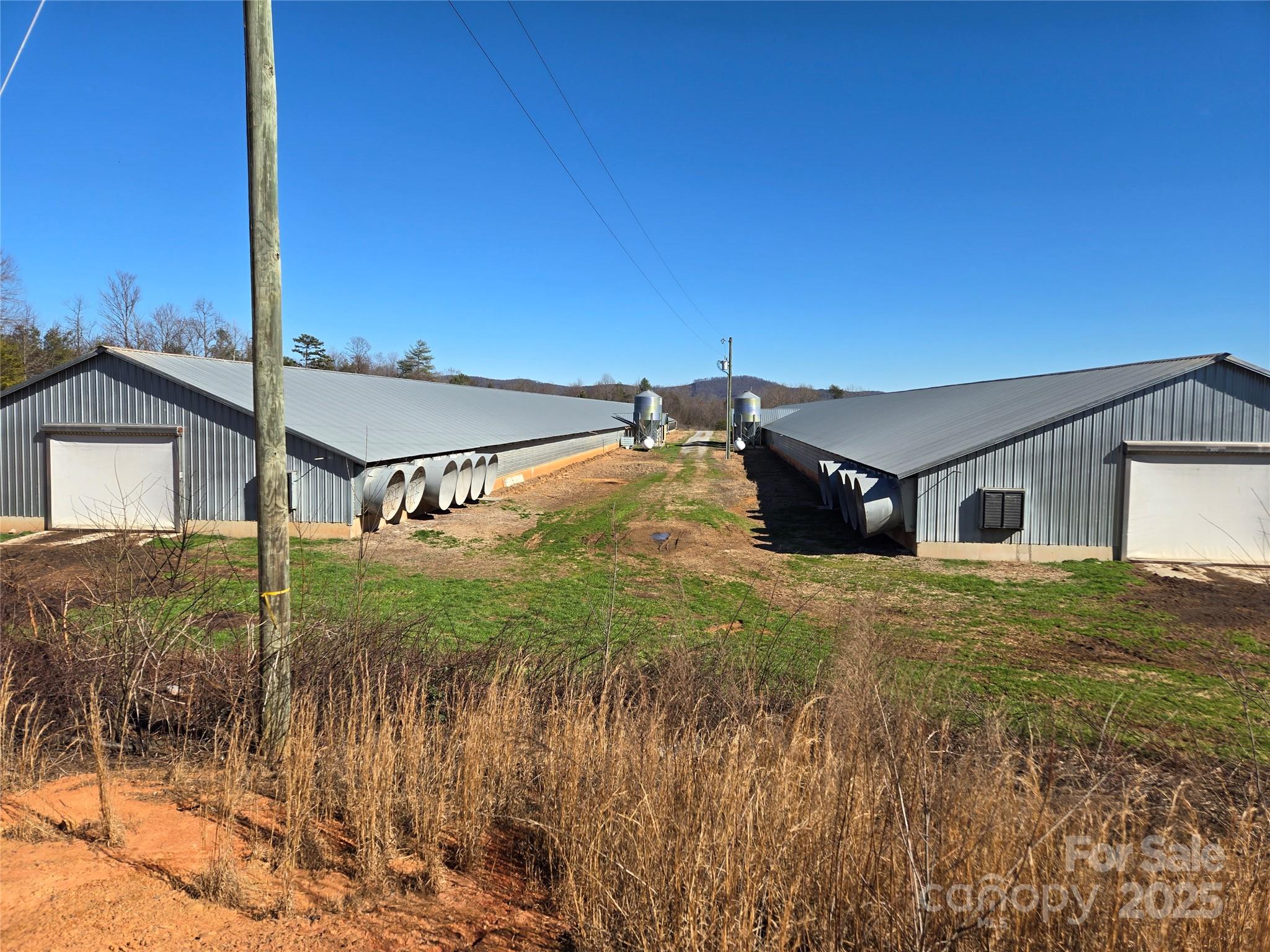 580 Vineyard Drive Property Photo 6