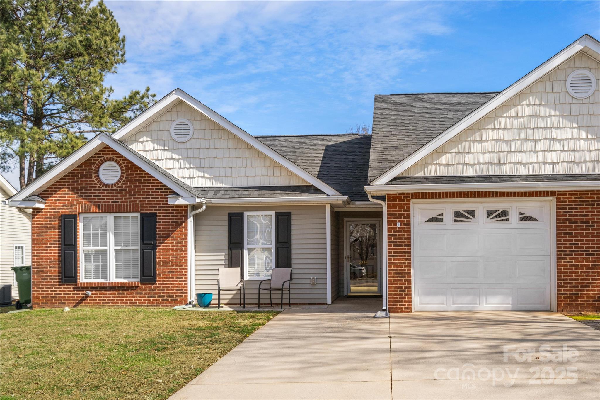 204 Edinburgh Court Property Photo
