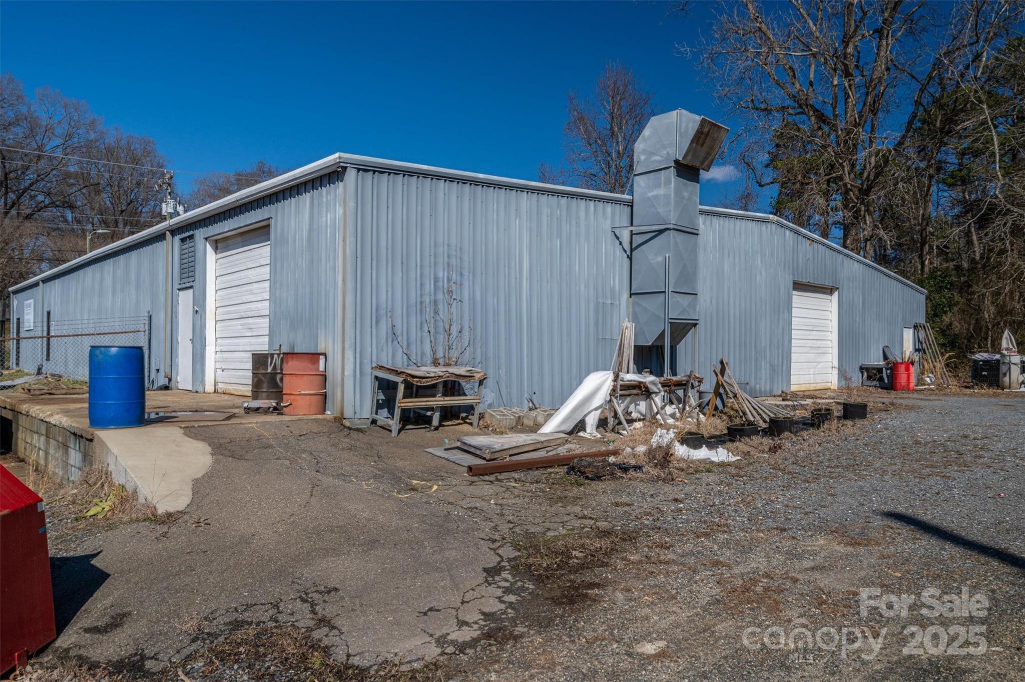 2755 W Franklin Boulevard Property Photo 8