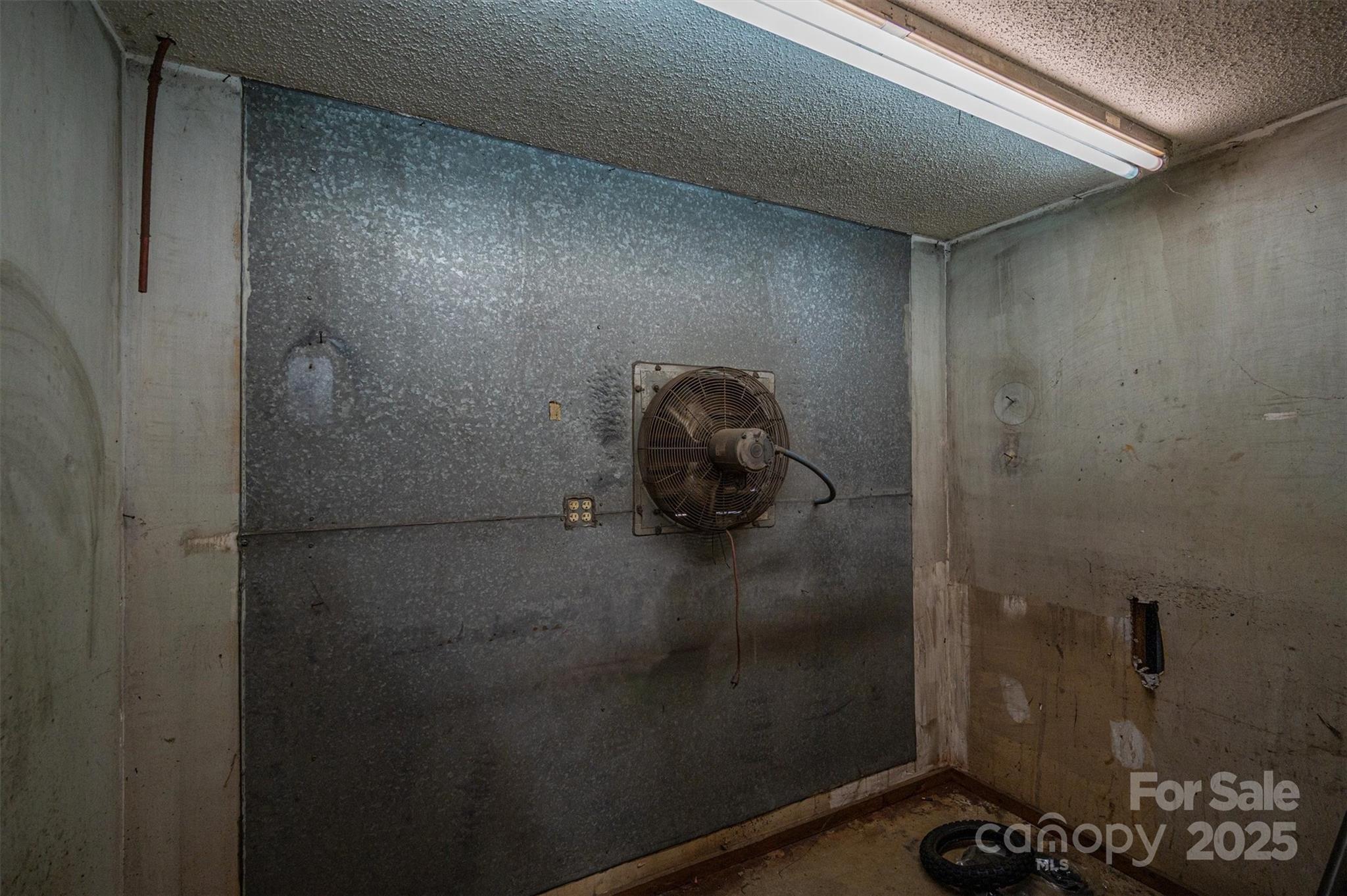 2755 W Franklin Boulevard Property Photo 32