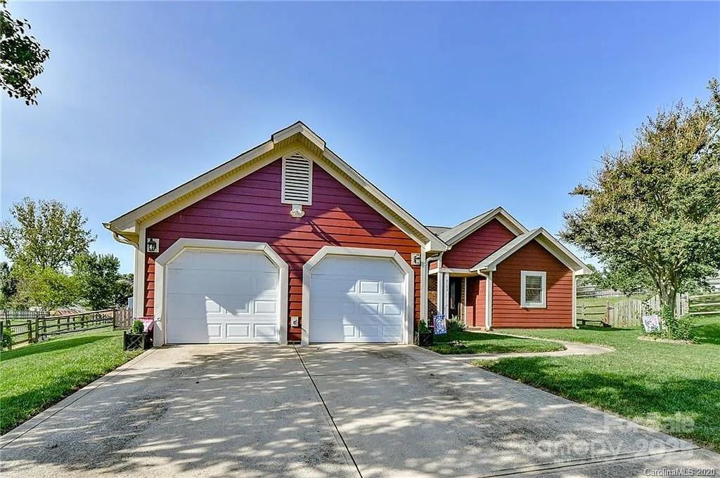 7102 Lanark Court Property Photo