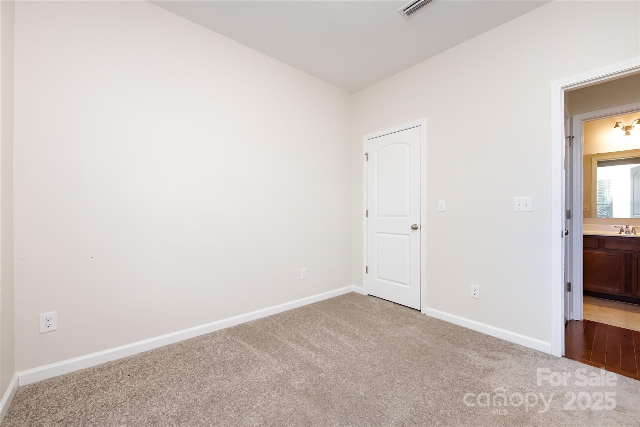 5216 Crystal Lakes Drive Property Photo 9