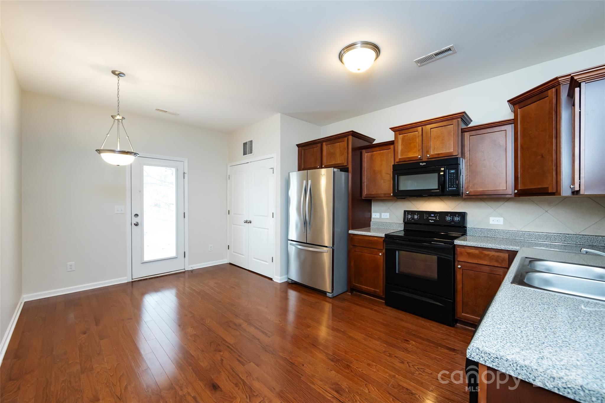 5216 Crystal Lakes Drive Property Photo 19