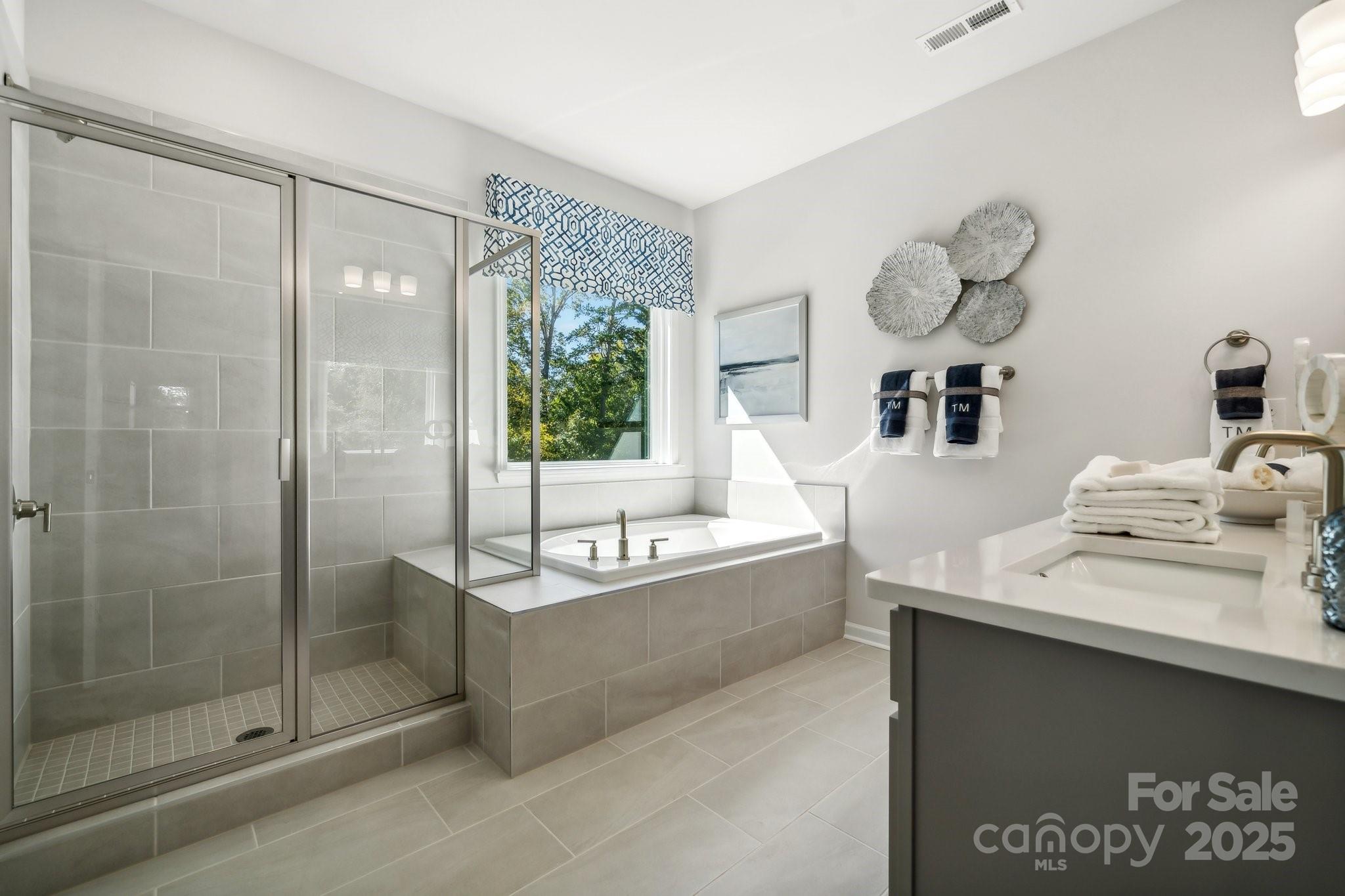 4004 Caymen Bay Court Property Photo 16
