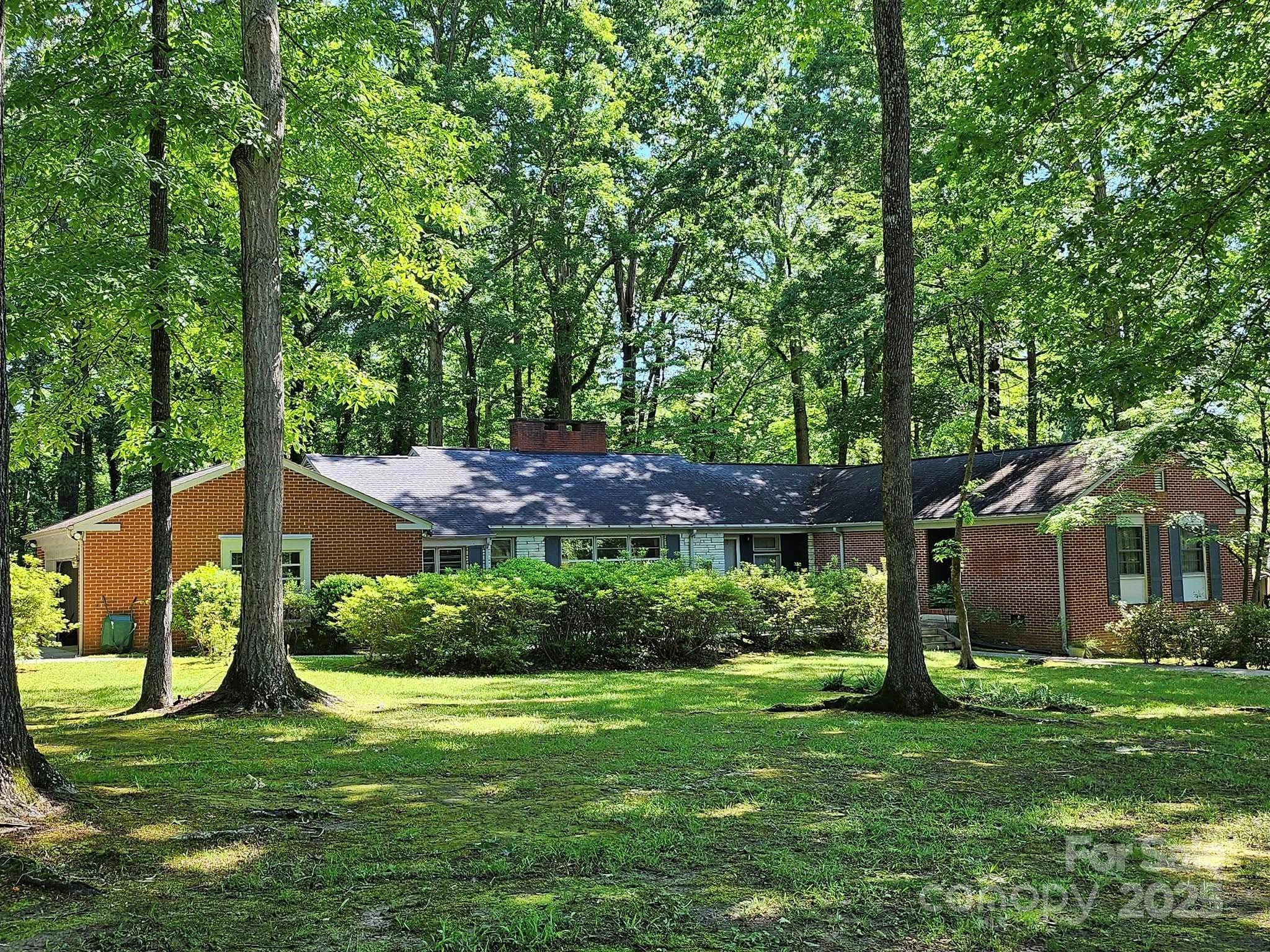 906 Forest Drive Property Photo 1