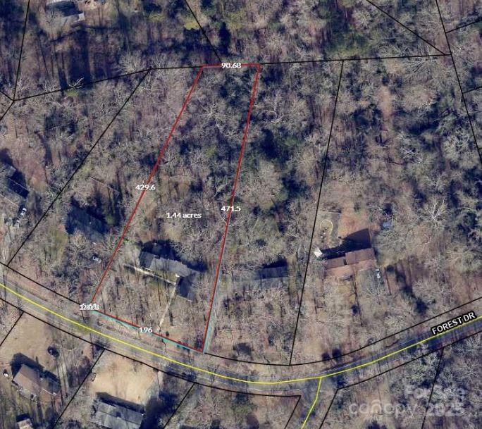 906 Forest Drive Property Photo 3