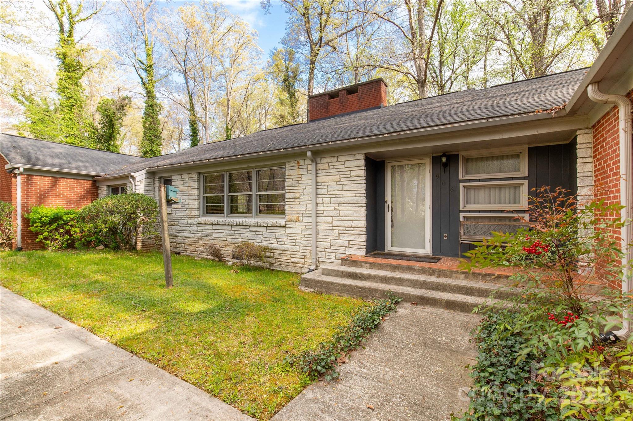 906 Forest Drive Property Photo 8