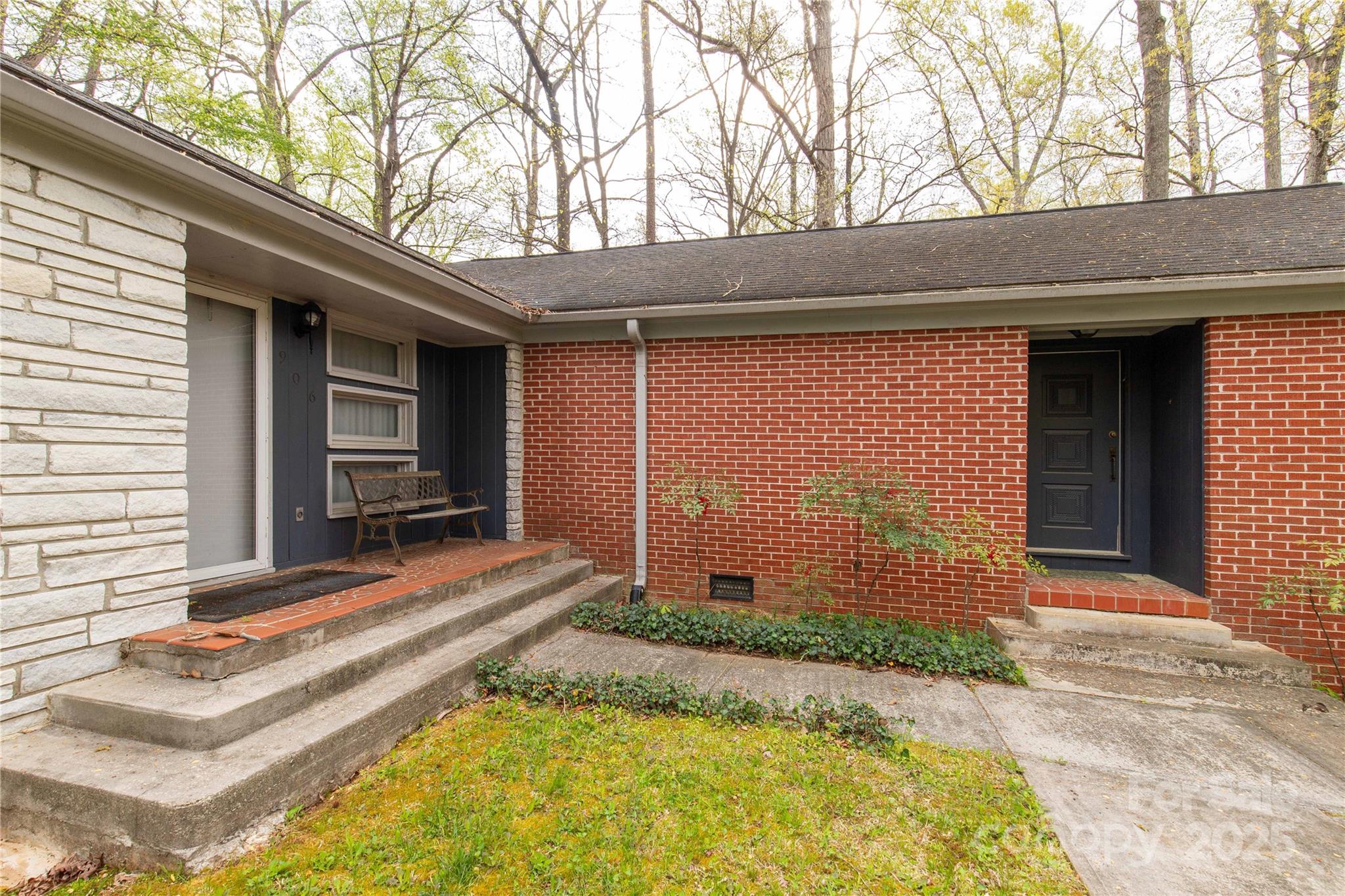 906 Forest Drive Property Photo 9