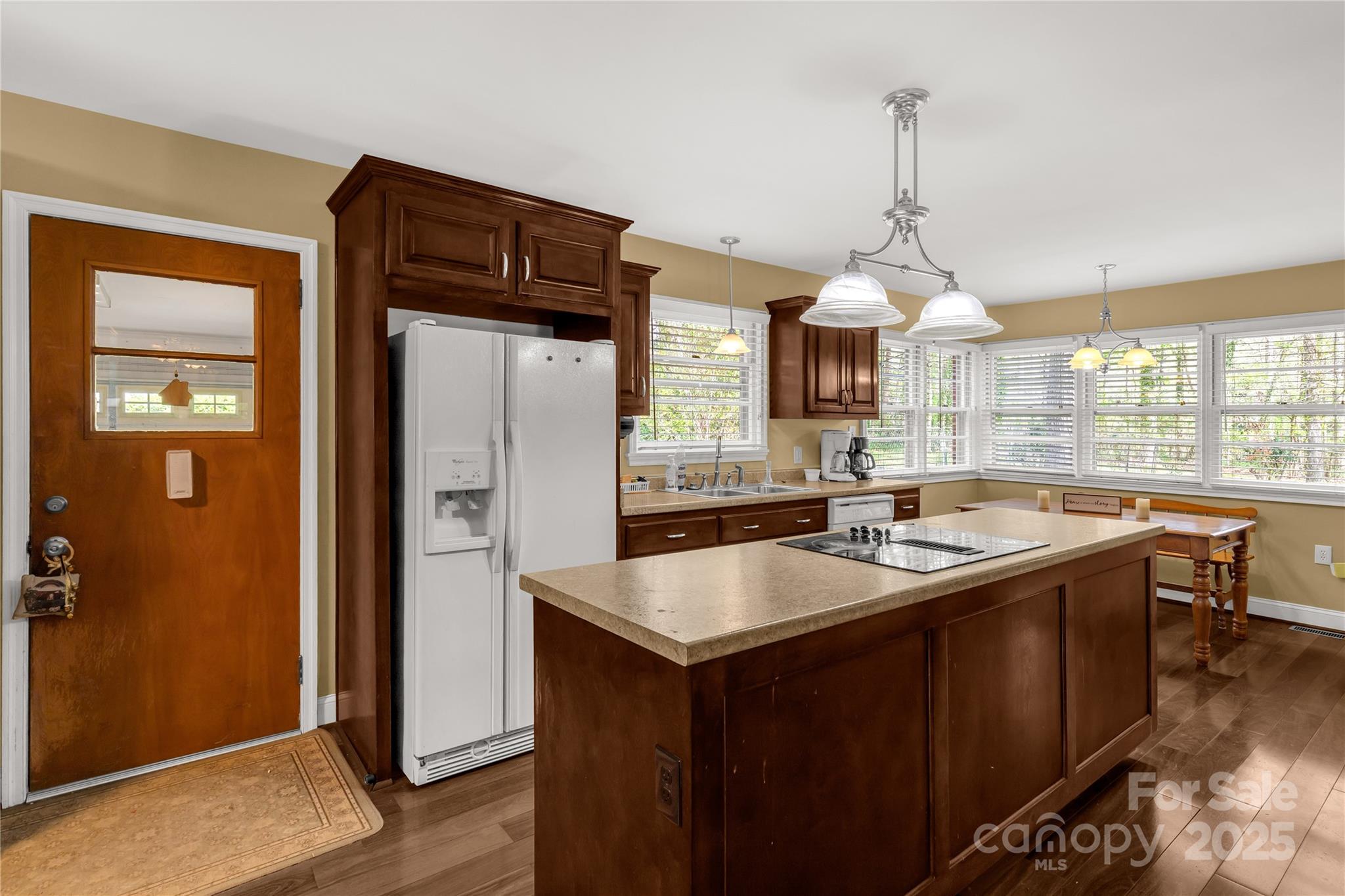 906 Forest Drive Property Photo 24