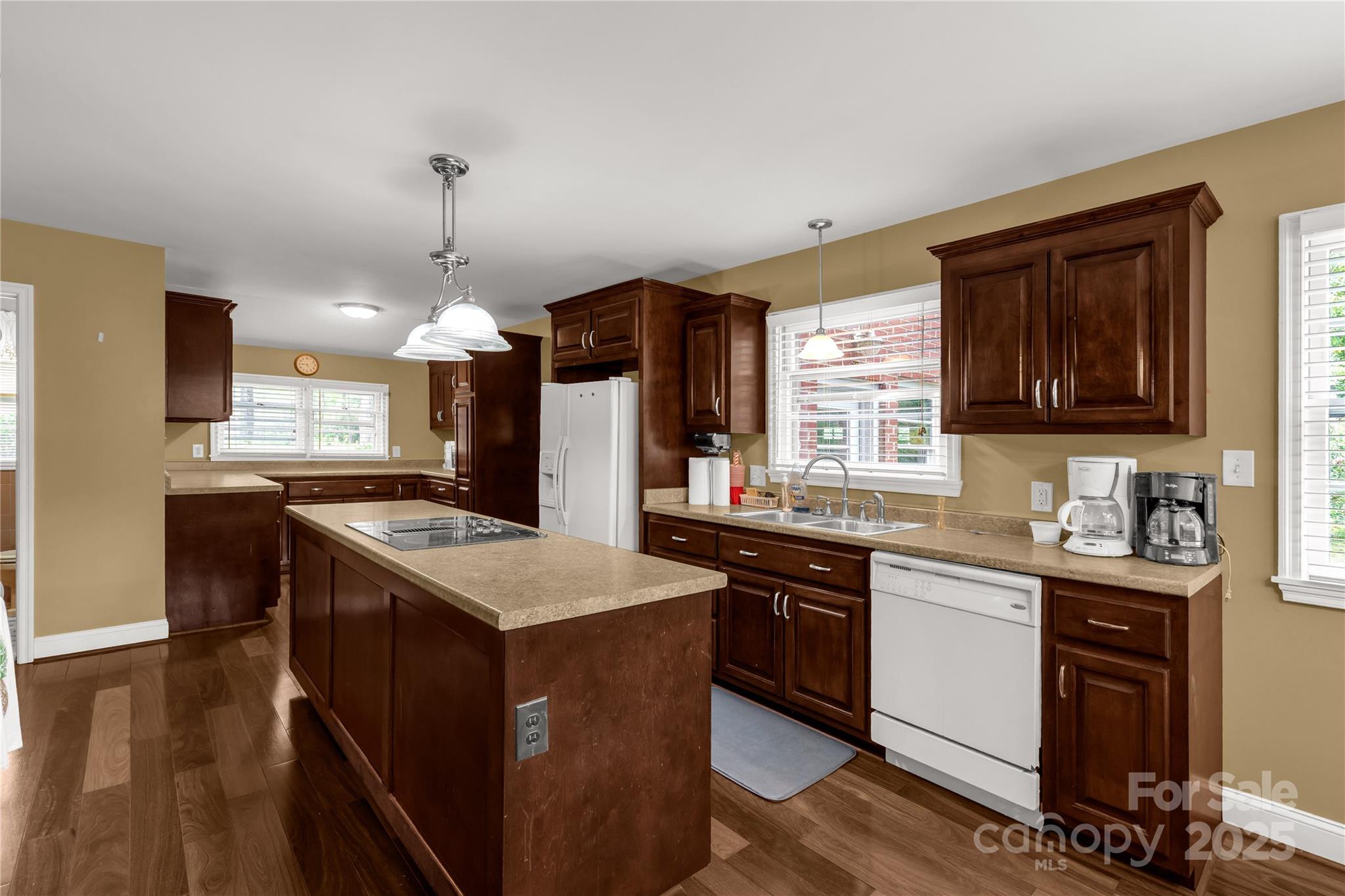 906 Forest Drive Property Photo 29