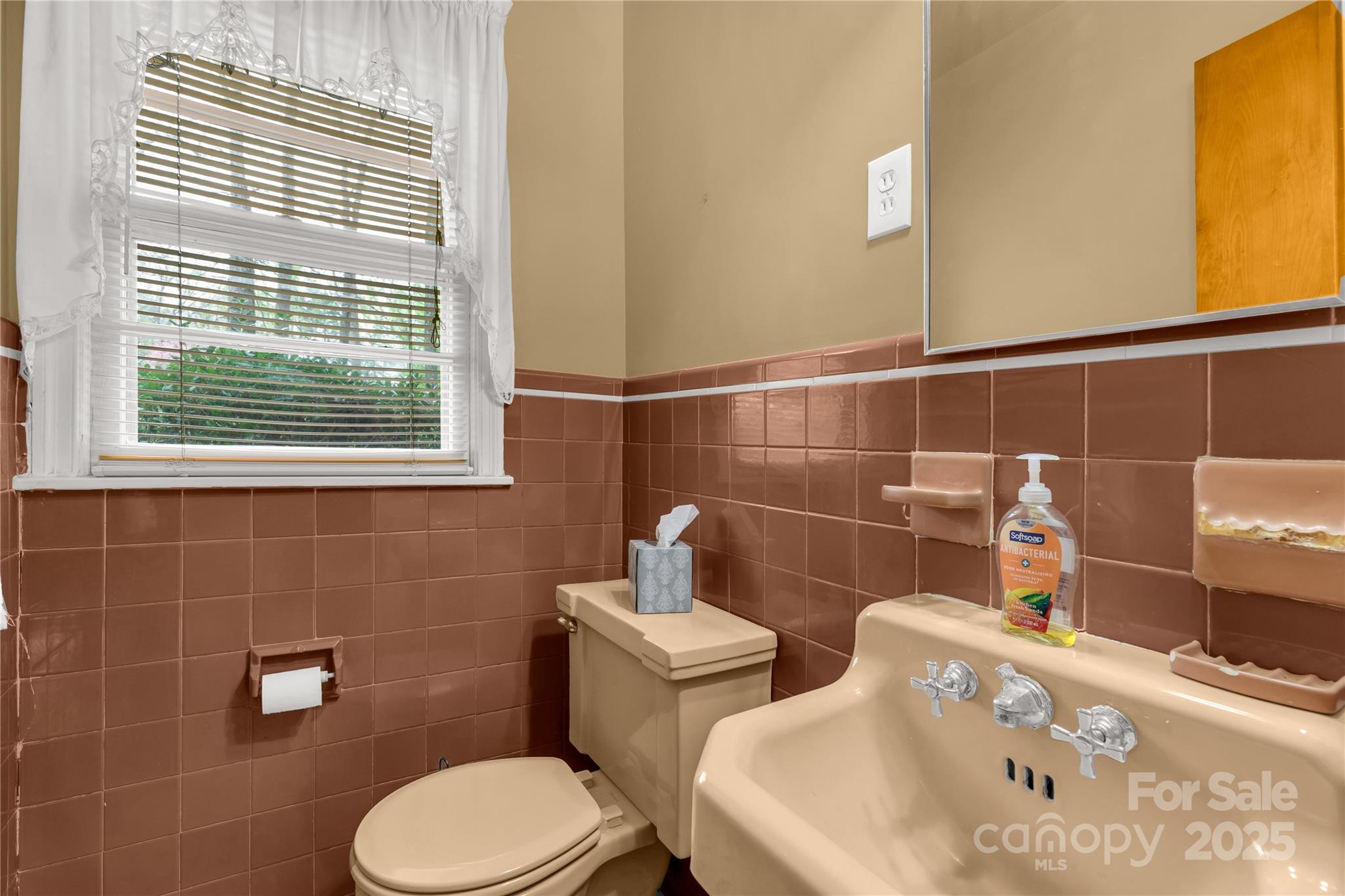 906 Forest Drive Property Photo 30