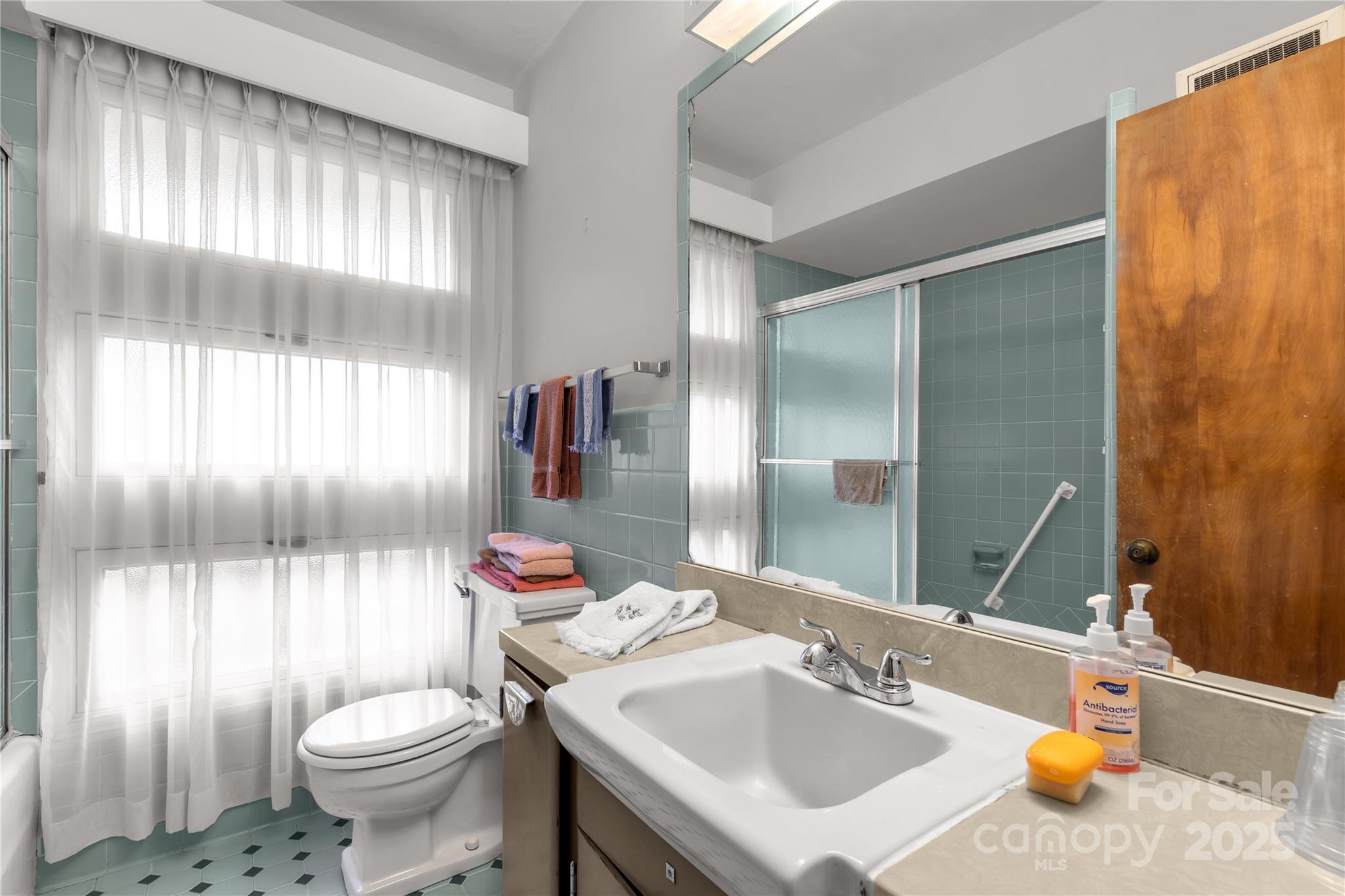 906 Forest Drive Property Photo 31