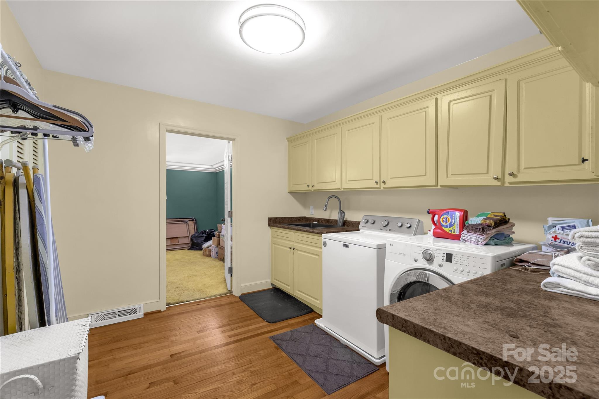 906 Forest Drive Property Photo 34