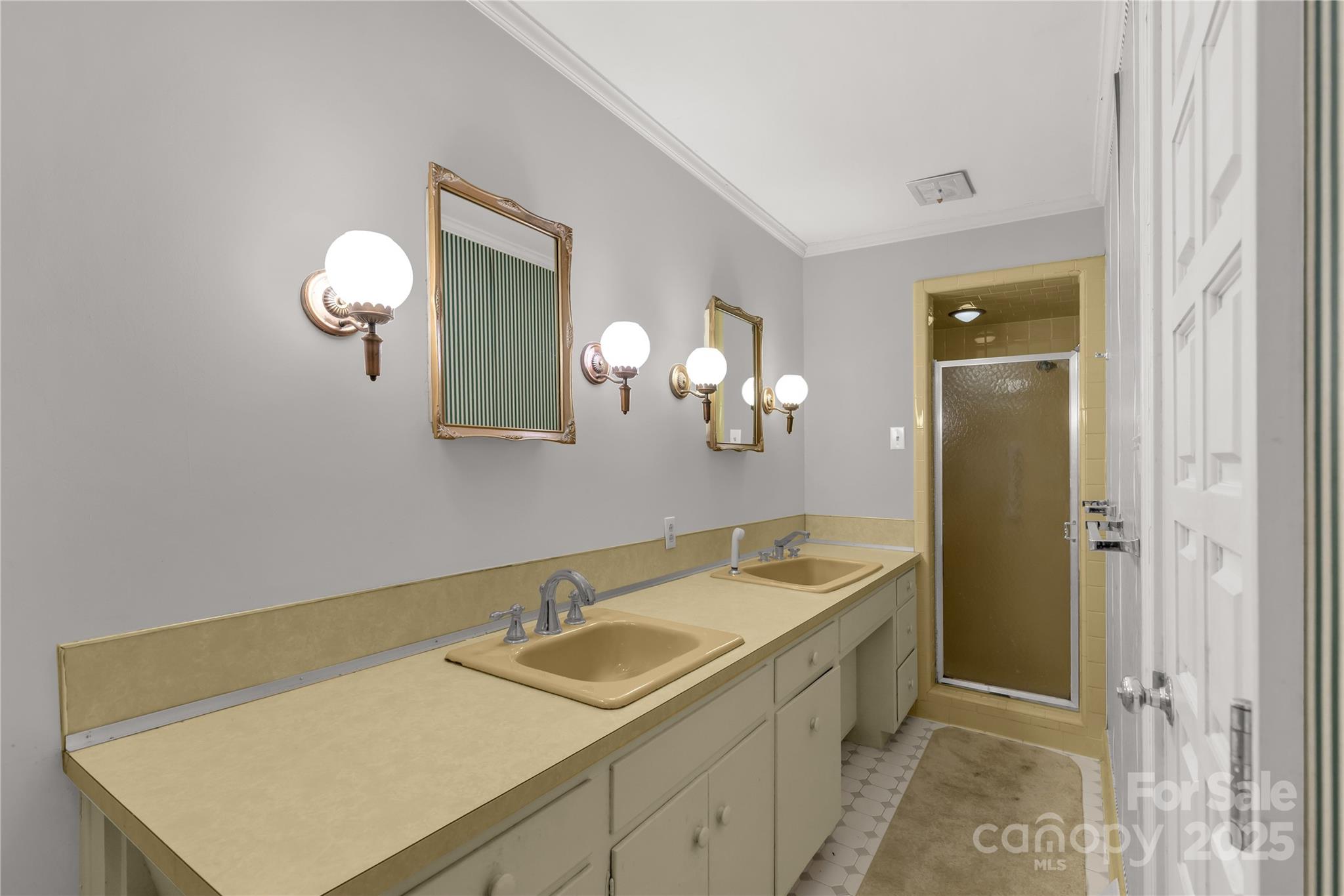 906 Forest Drive Property Photo 39