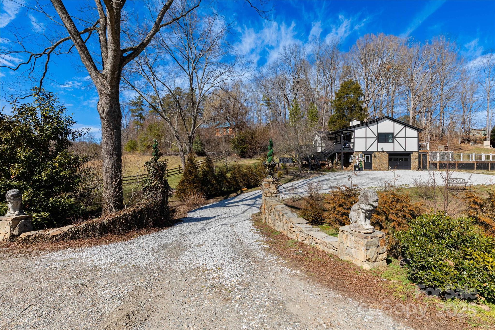 5 Northlake Drive Property Photo