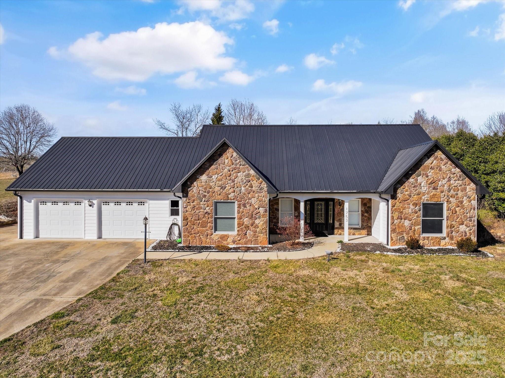 1753 Saddle Creek Road Property Photo