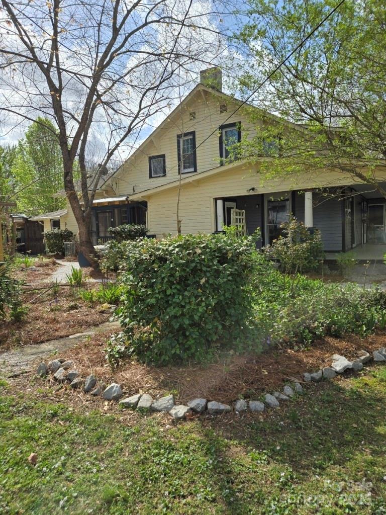 724 Summit Street Property Photo