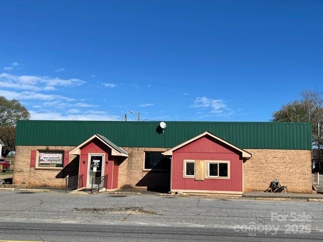 277 Main Street Property Photo
