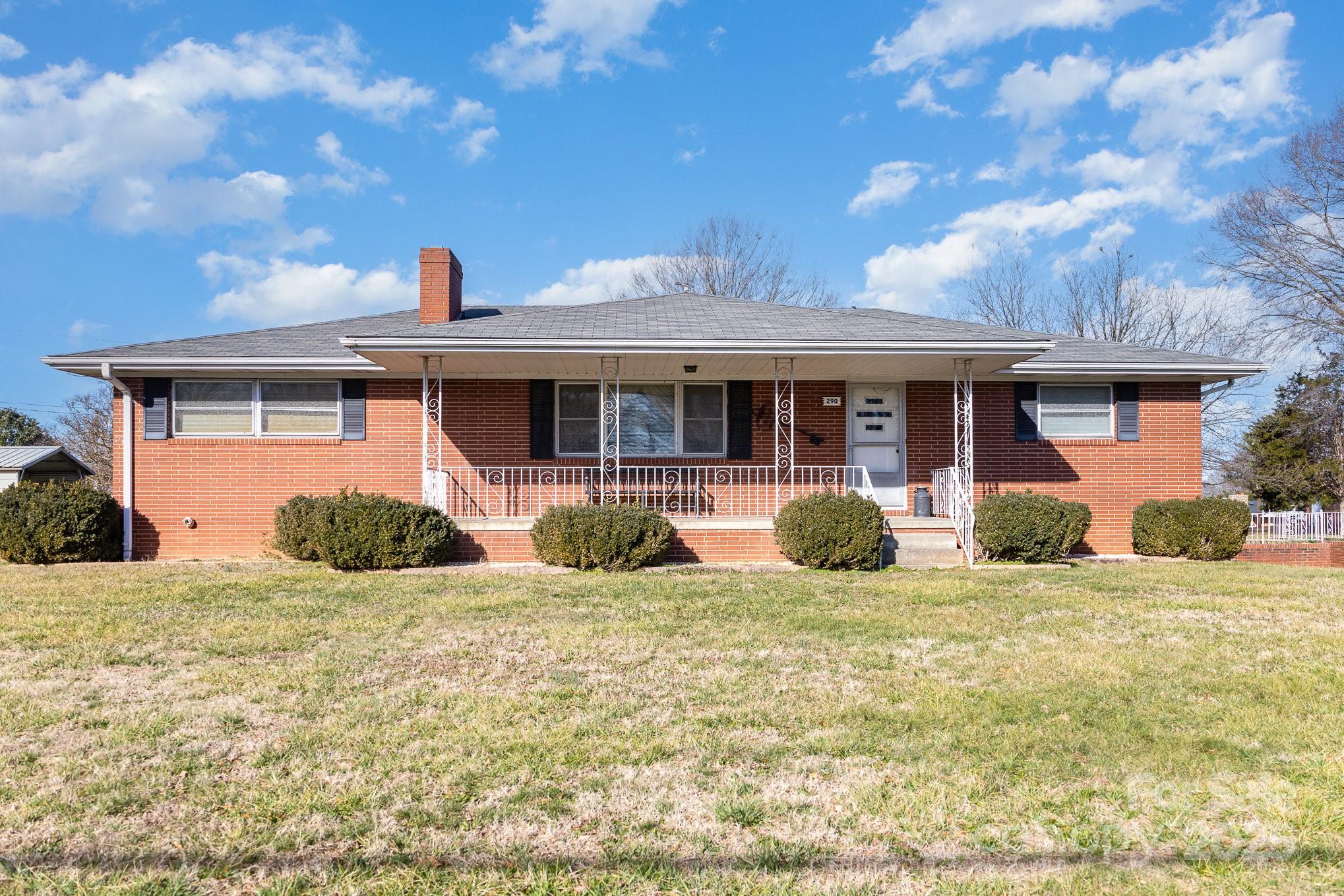 290 S Enochville Avenue Property Photo