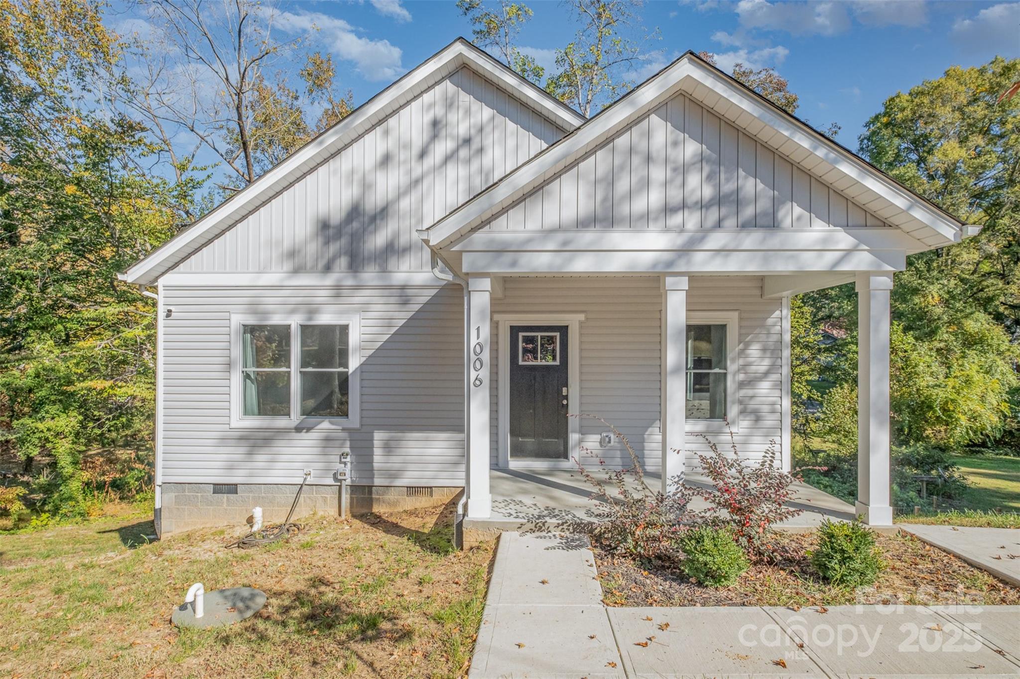 1006 W B Street Property Photo