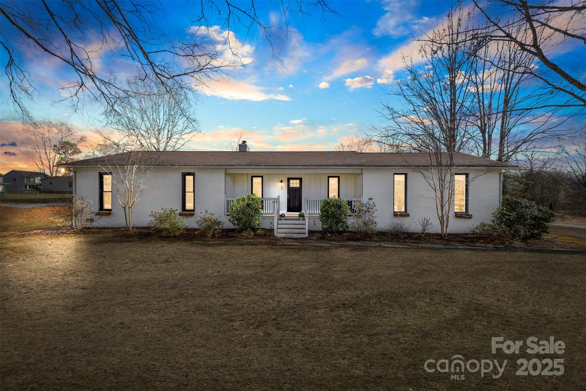 702 Shearers Road Property Photo
