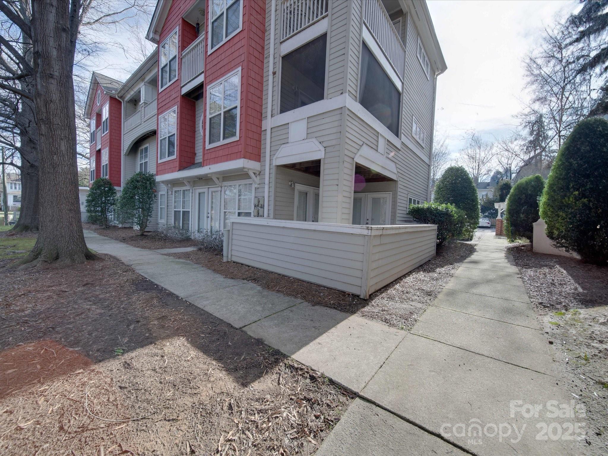 1162 W 1st Street Property Photo