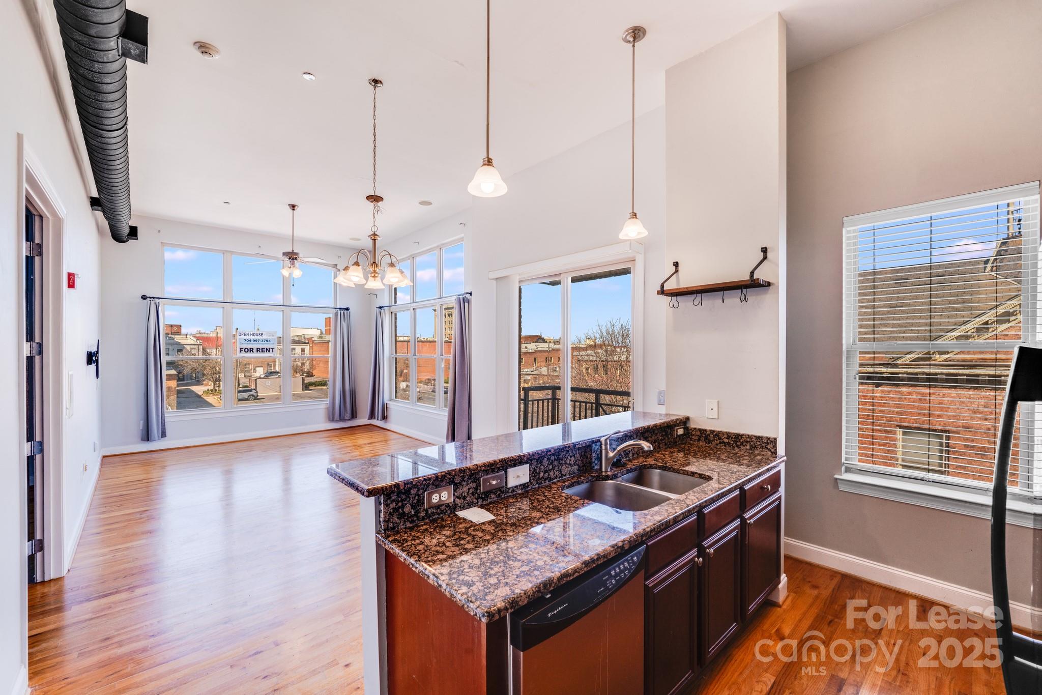 135 S Lee Street Property Photo