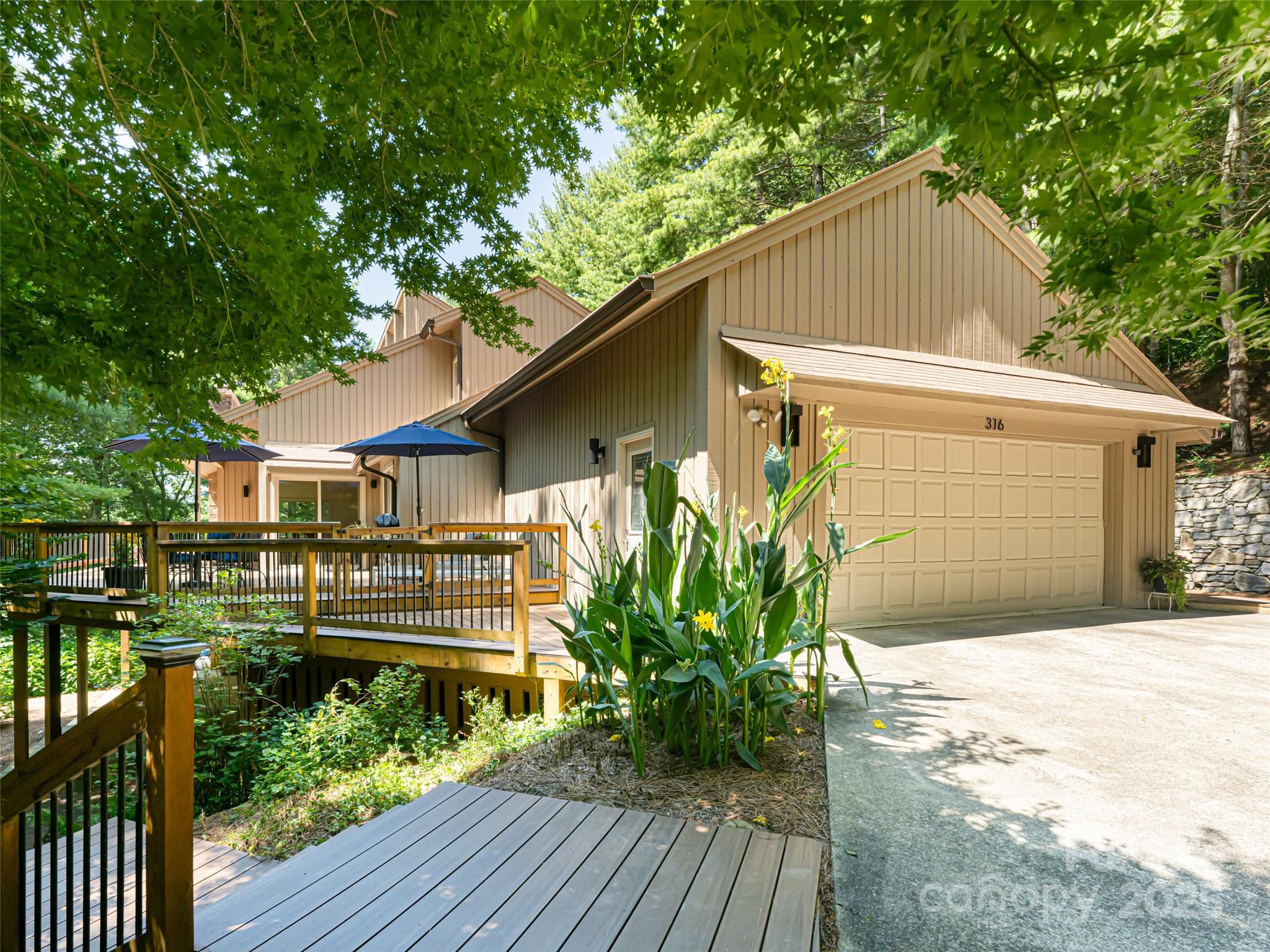 316 E Sondley Drive Property Photo