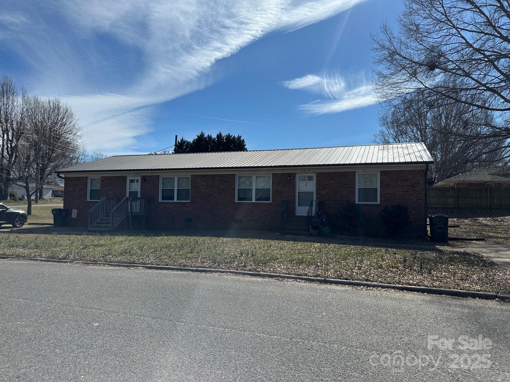 1095 Sunset Road Property Photo