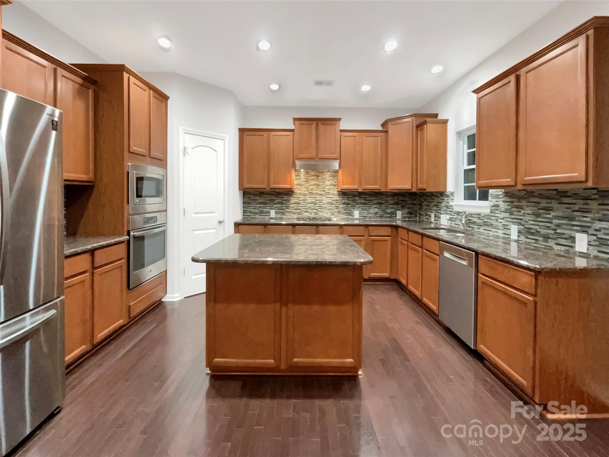 705 Old Cove Road Property Photo 6