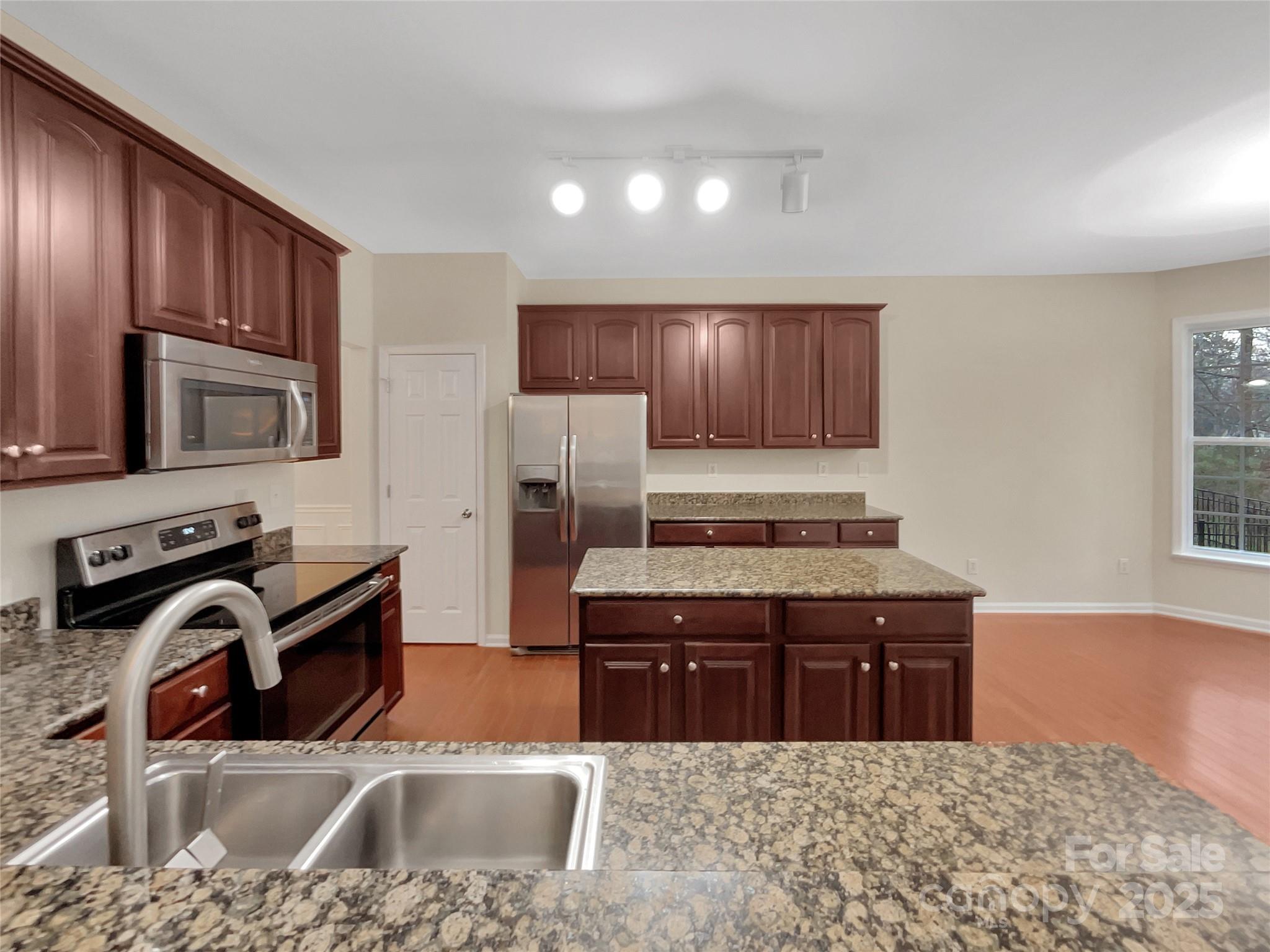 5002 Fine Robe Drive Property Photo 6