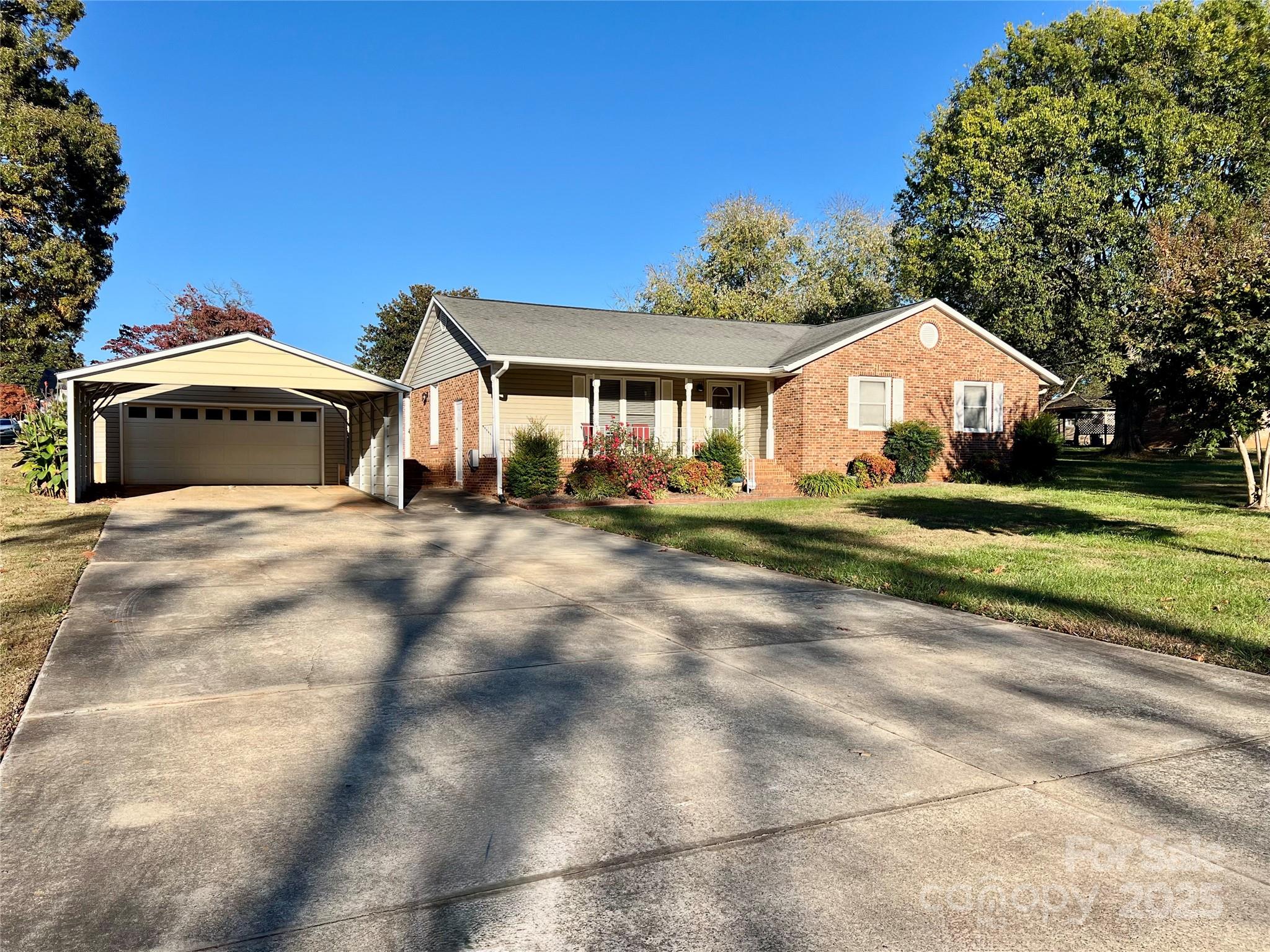 9026 Longview Drive Property Photo 2