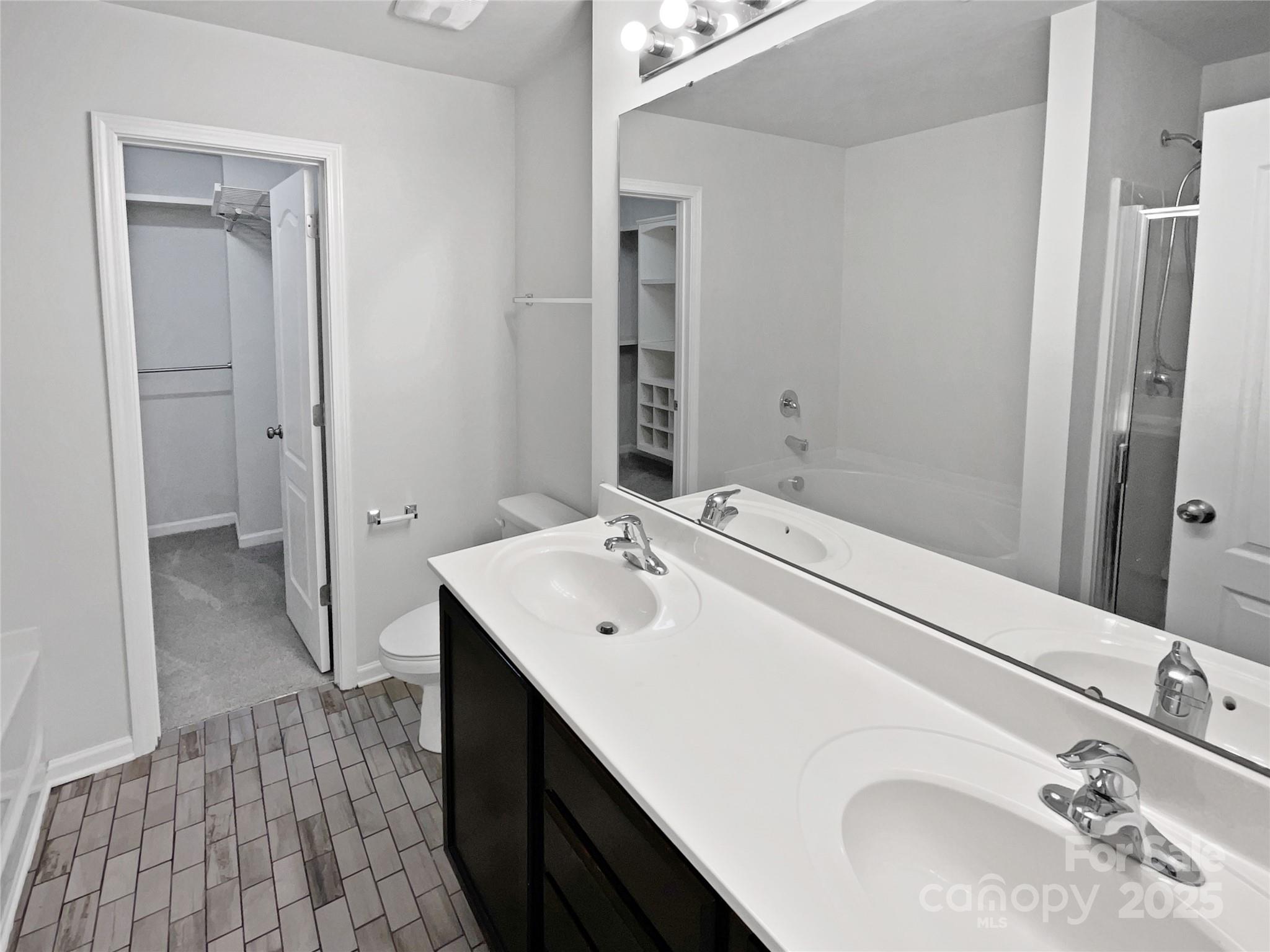 121 Woodbridge Circle Property Photo 7