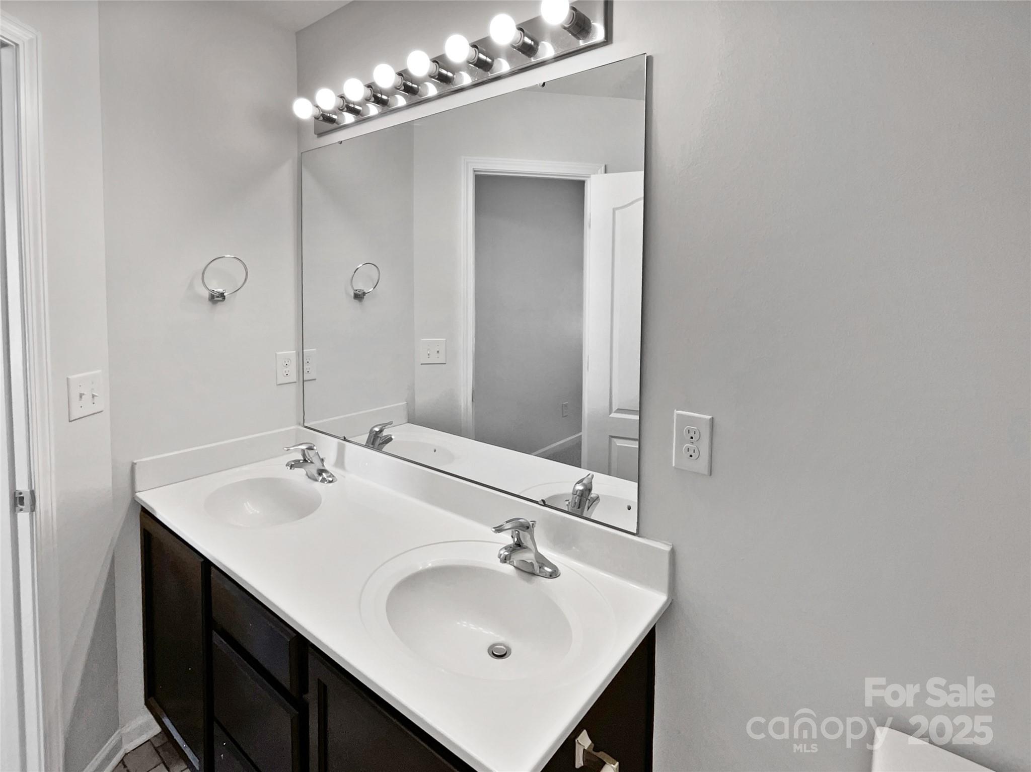 121 Woodbridge Circle Property Photo 18