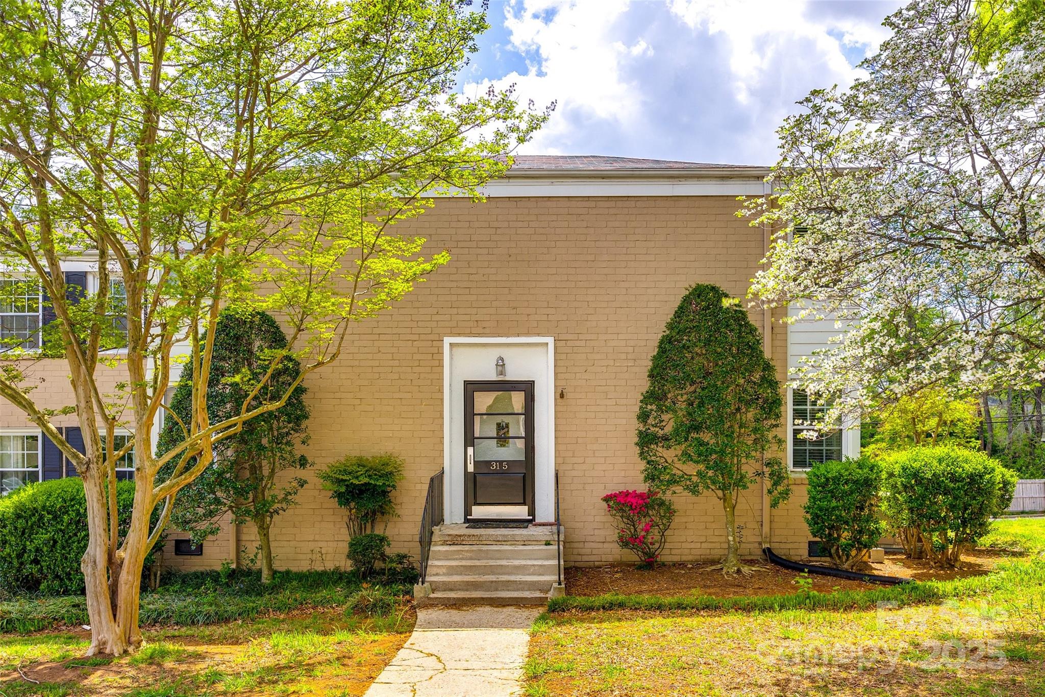 315 Wakefield Drive Property Photo