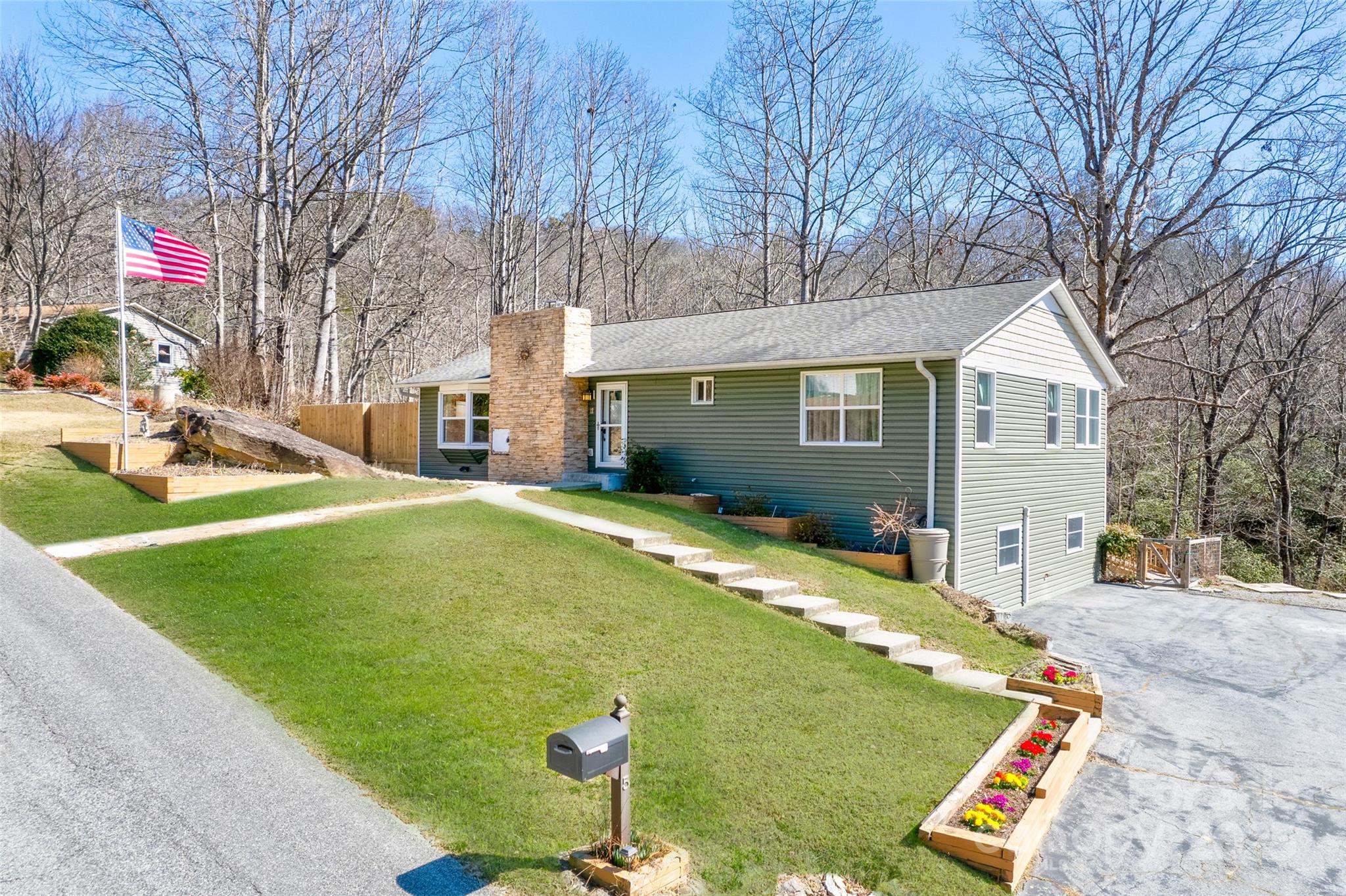 Horse Shoe Real Estate Listings Main Image