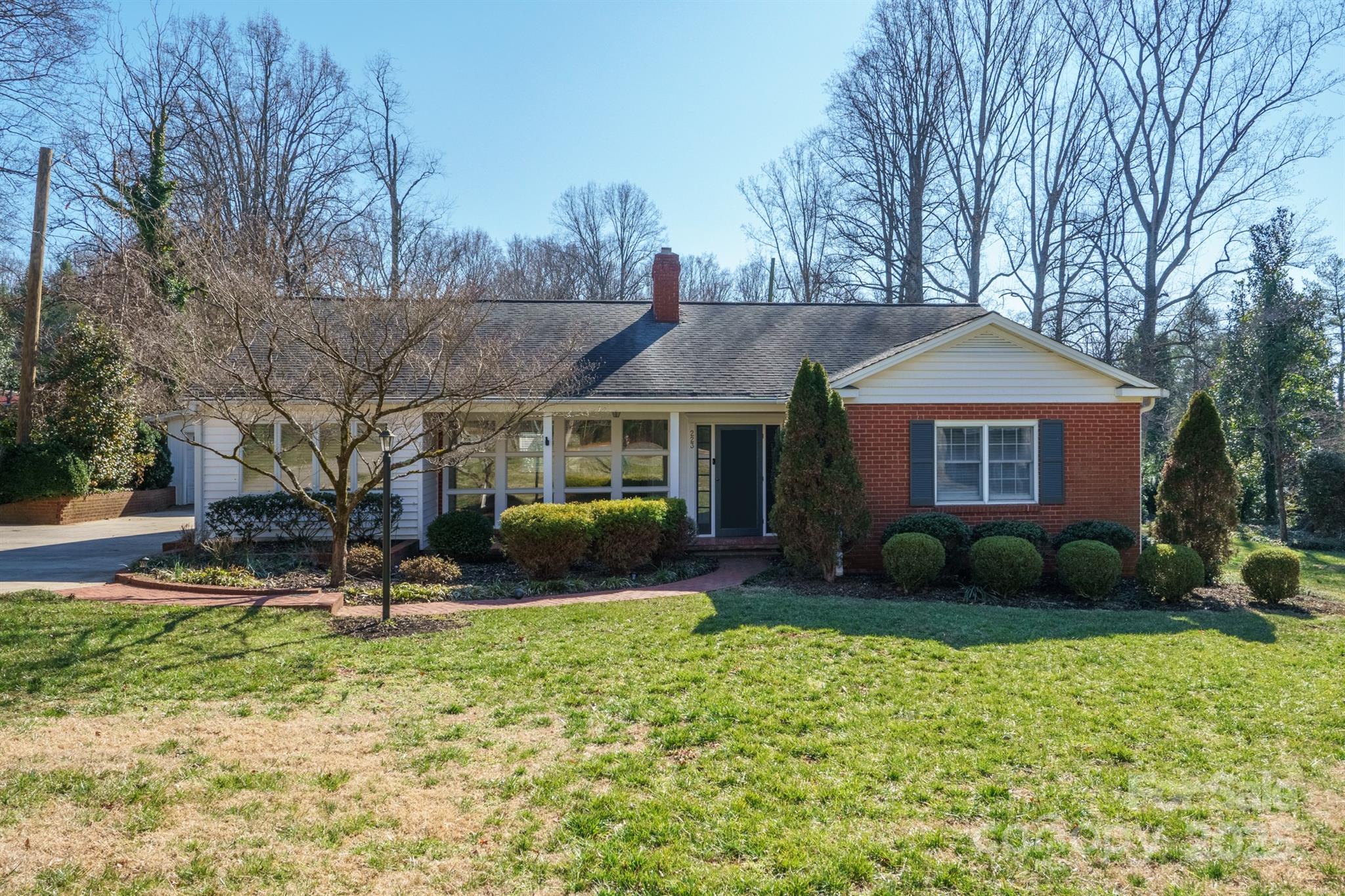223 Oakland Circle Property Photo