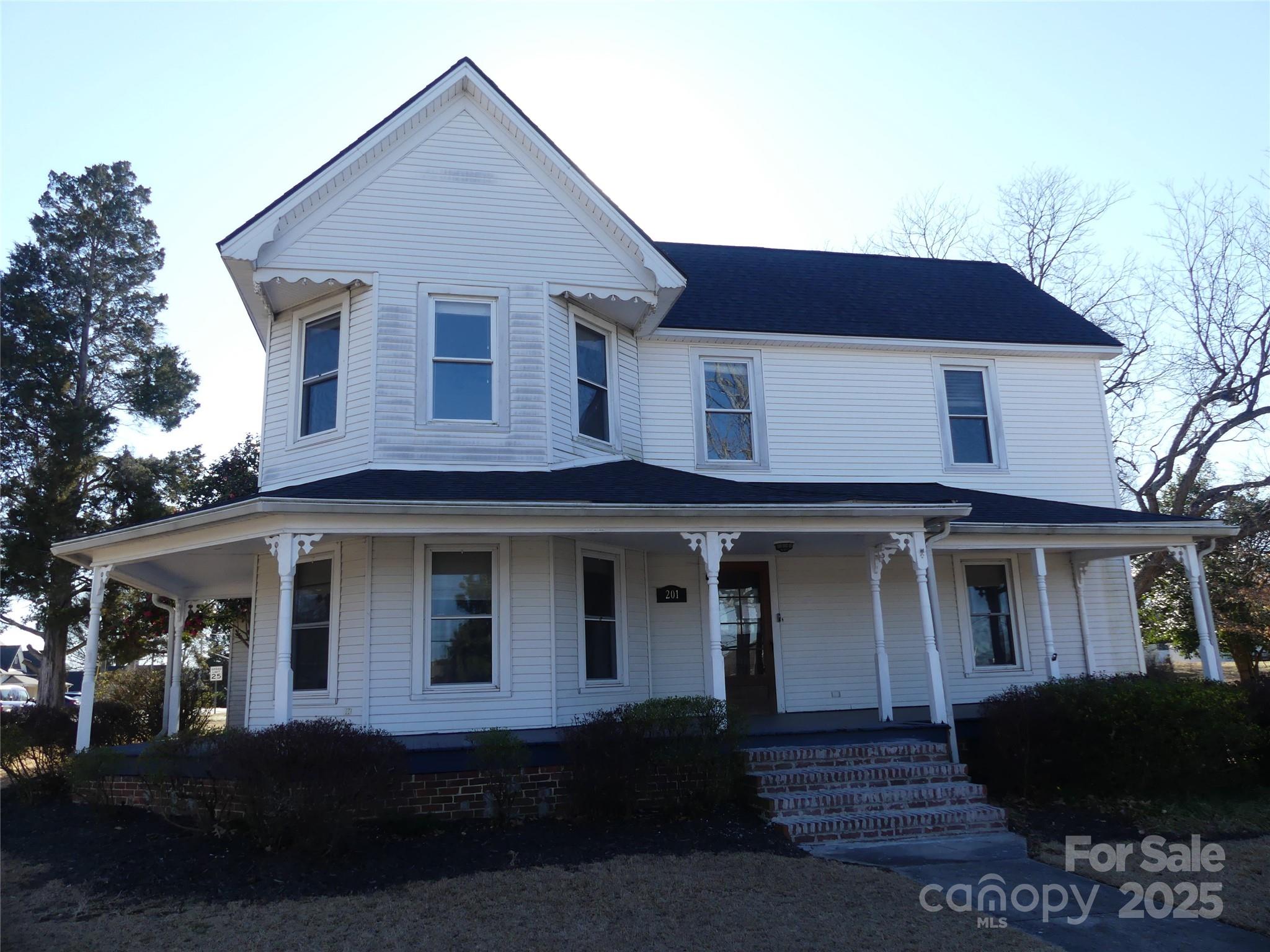 201 W Rice Street Property Photo