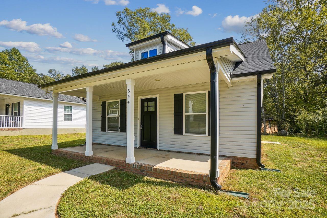 544 Castlewood Circle Property Photo