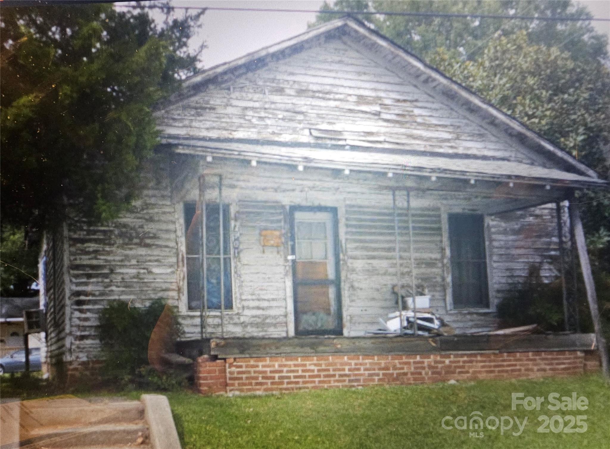 901 E Church Street Property Photo