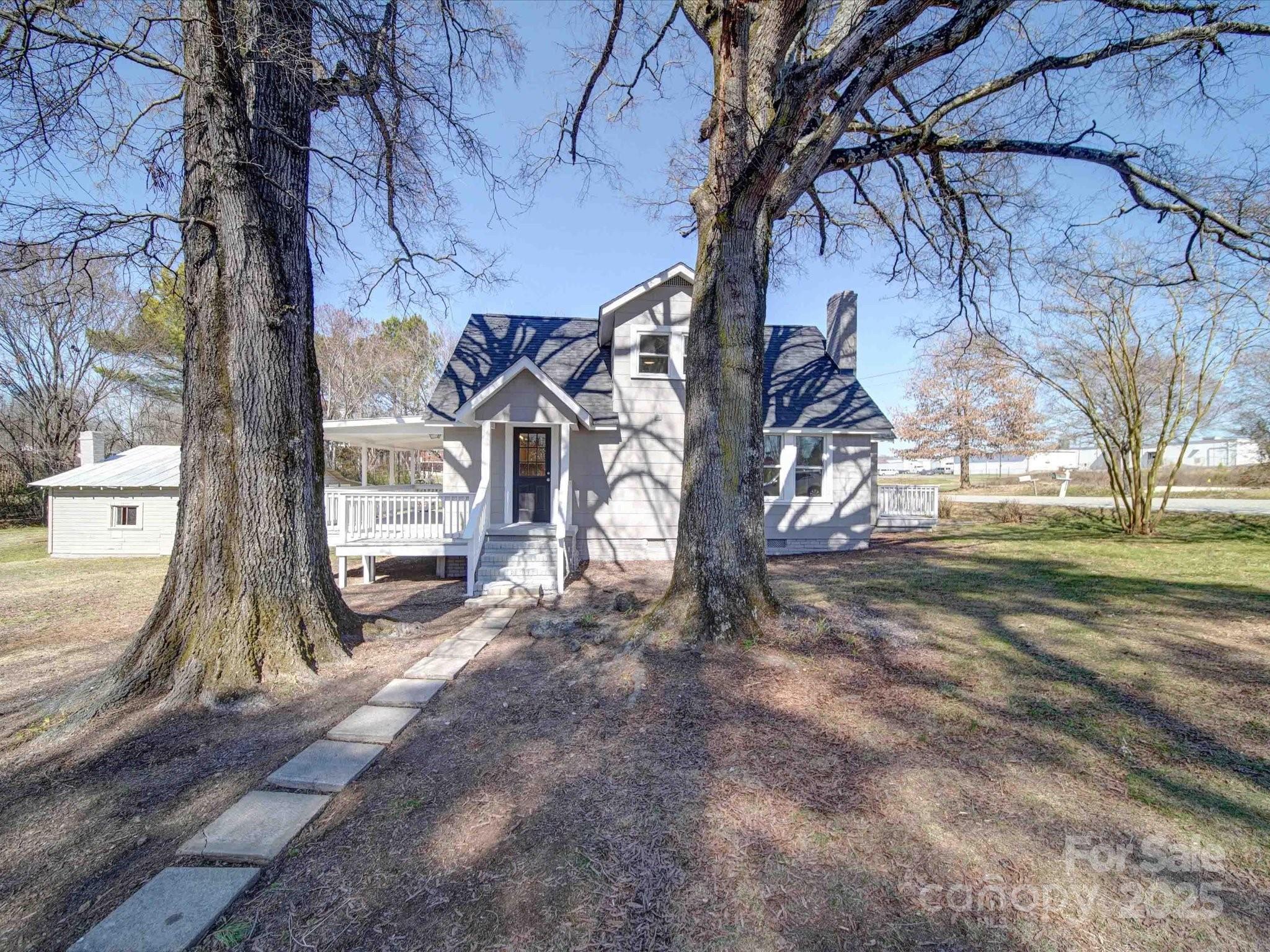 11611 Old Aquadale Road Property Photo
