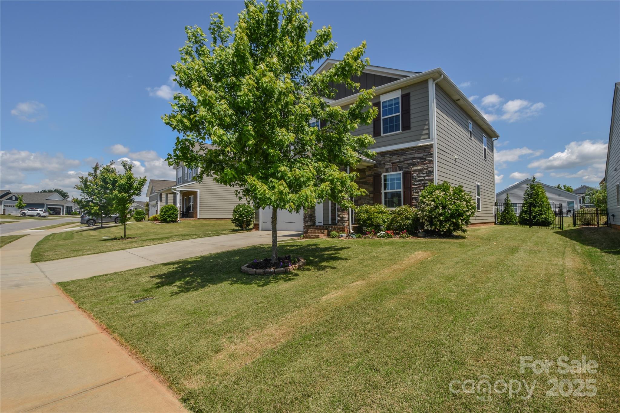 173 Glastonbury Drive Property Photo 4