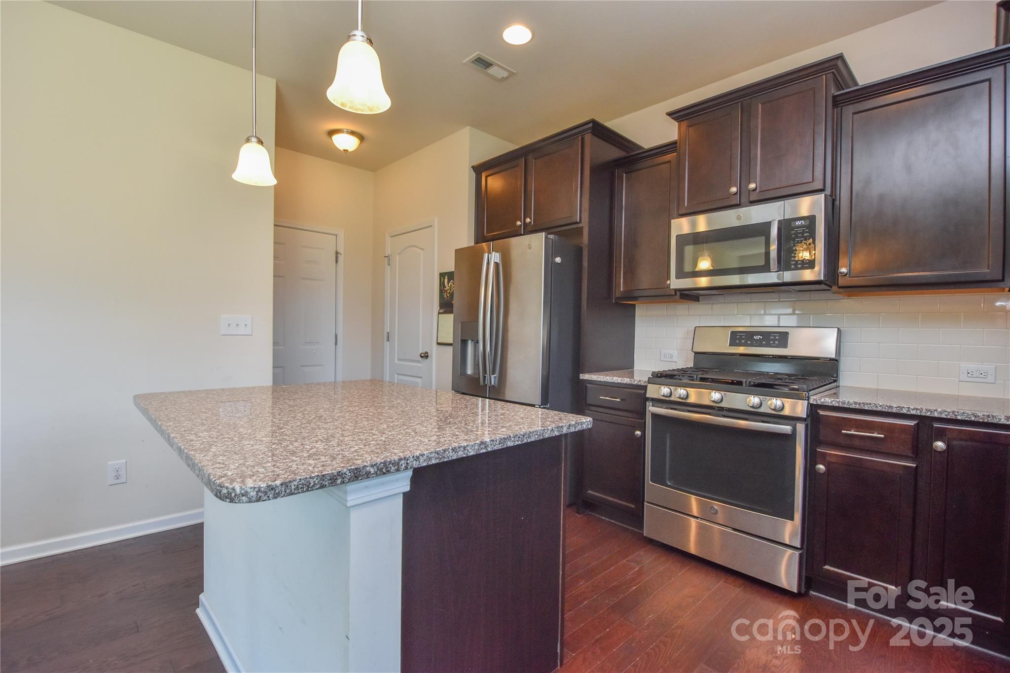 173 Glastonbury Drive Property Photo 15