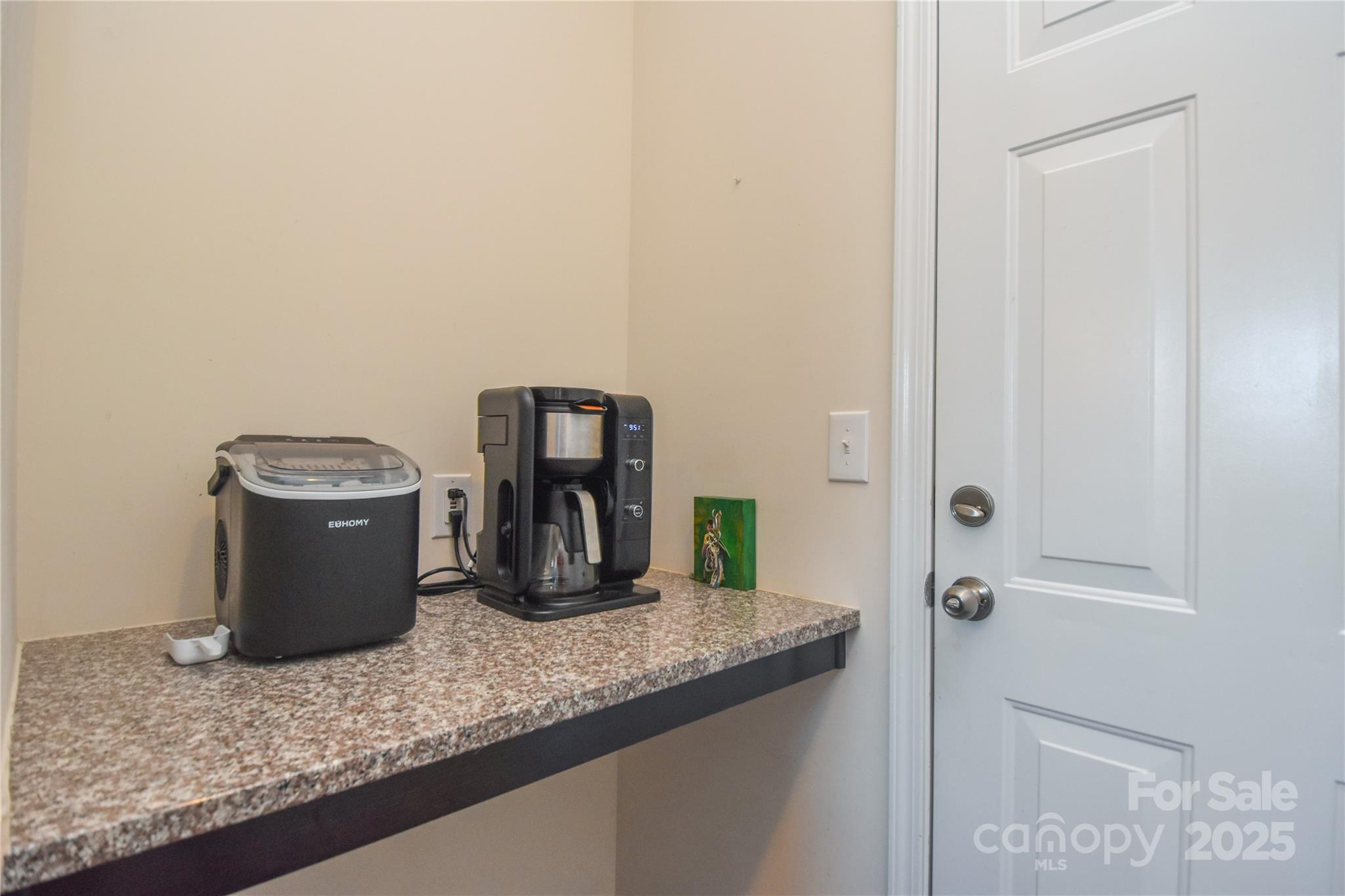 173 Glastonbury Drive Property Photo 16