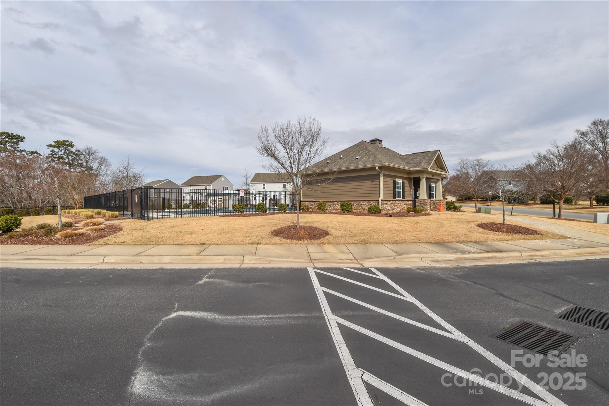 173 Glastonbury Drive Property Photo 38