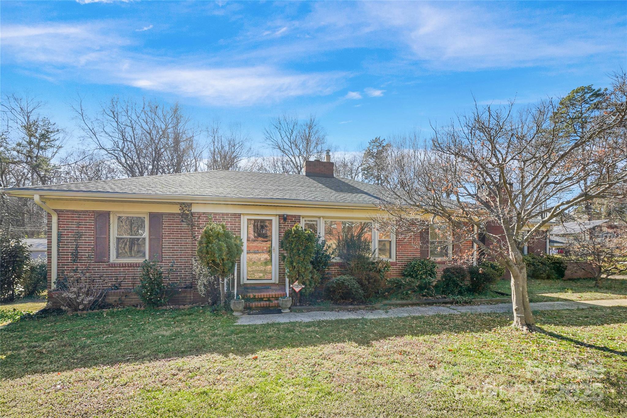 3901 Starmount Avenue Property Photo