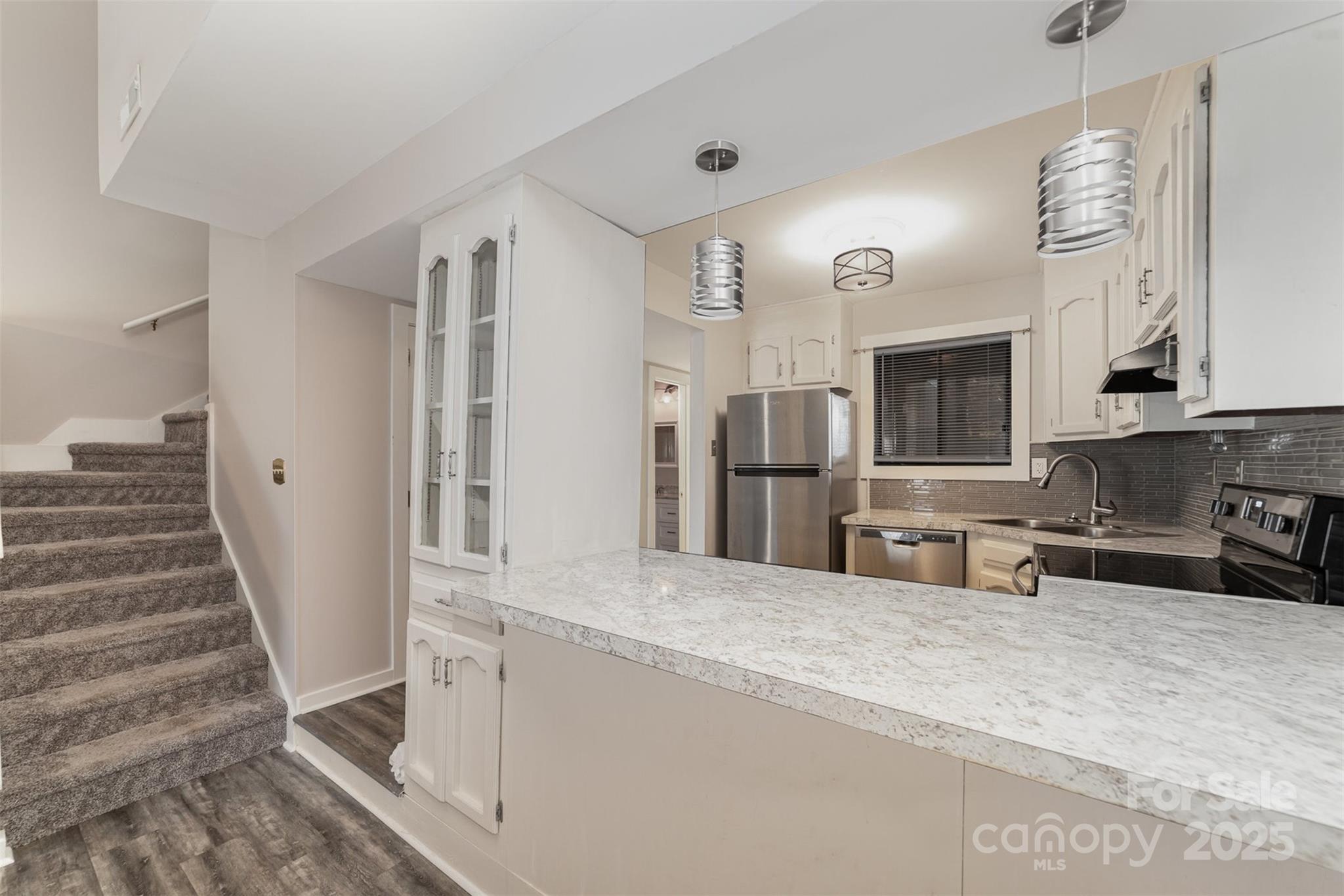 100 Willow Run Drive 7 Property Photo