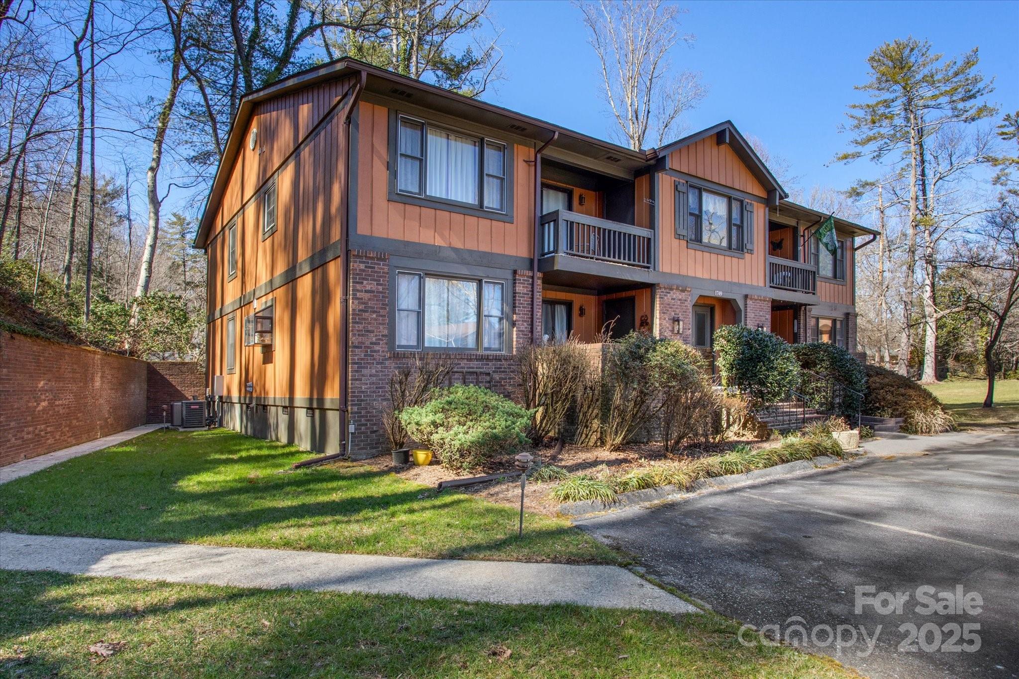 1749 B Haywood Manor Road Property Photo
