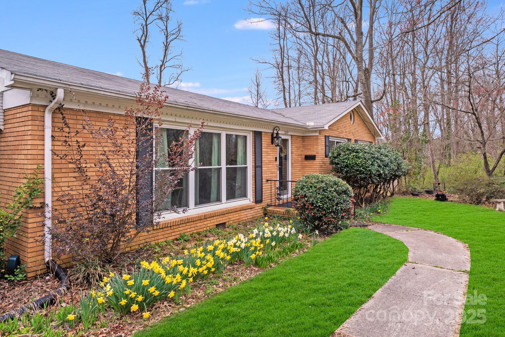 1377 Buckingham Avenue Property Photo