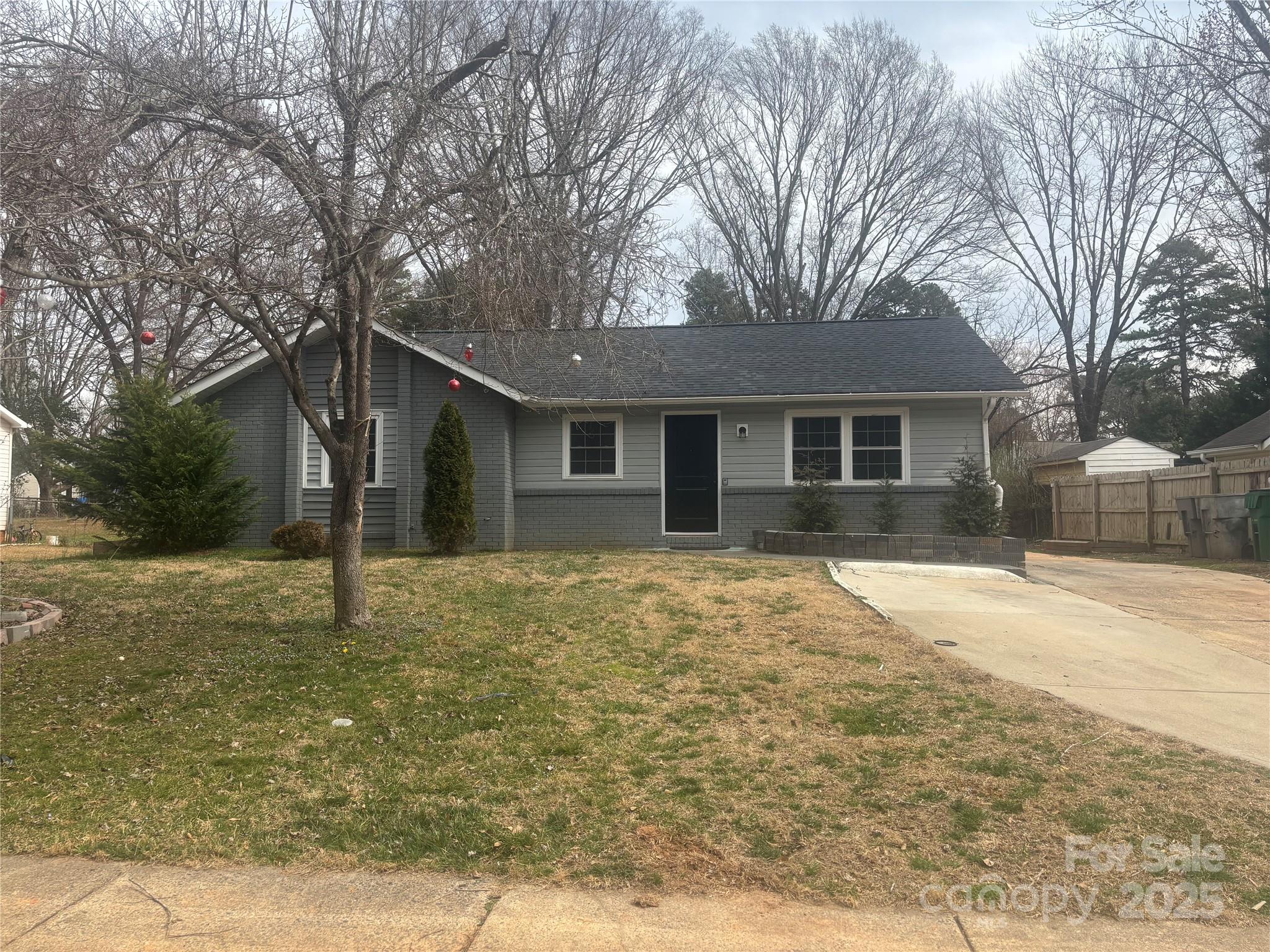 4825 Farm Pond Lane Property Photo